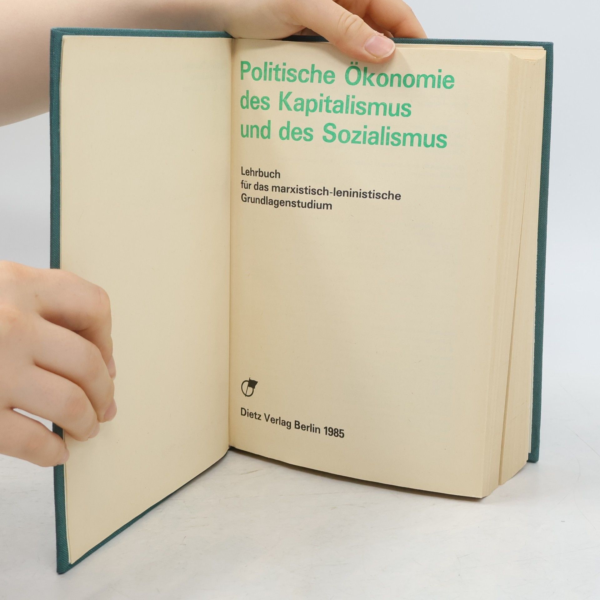 Kolektiv autorů Politische Ökonomie des Kapitalismus und des Sozialismus