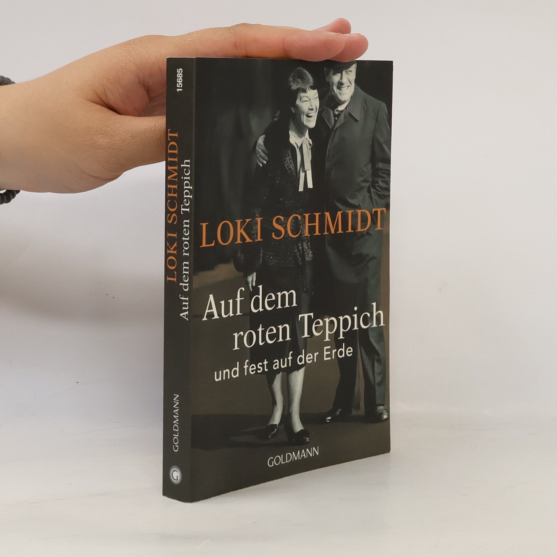 Auf dem roten Teppich und fest auf der Erde