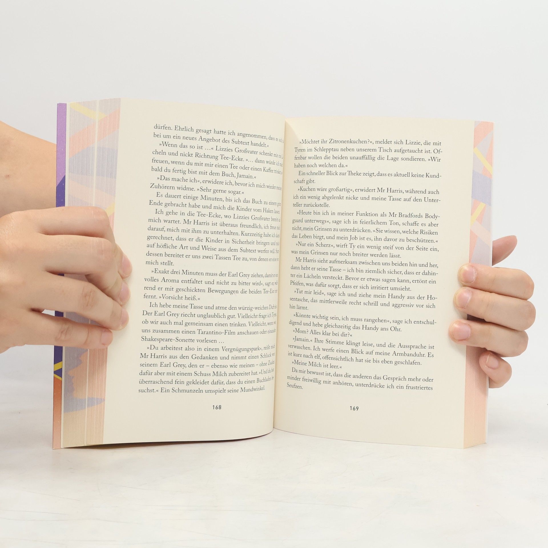 Emma Lindberg Spaces between us