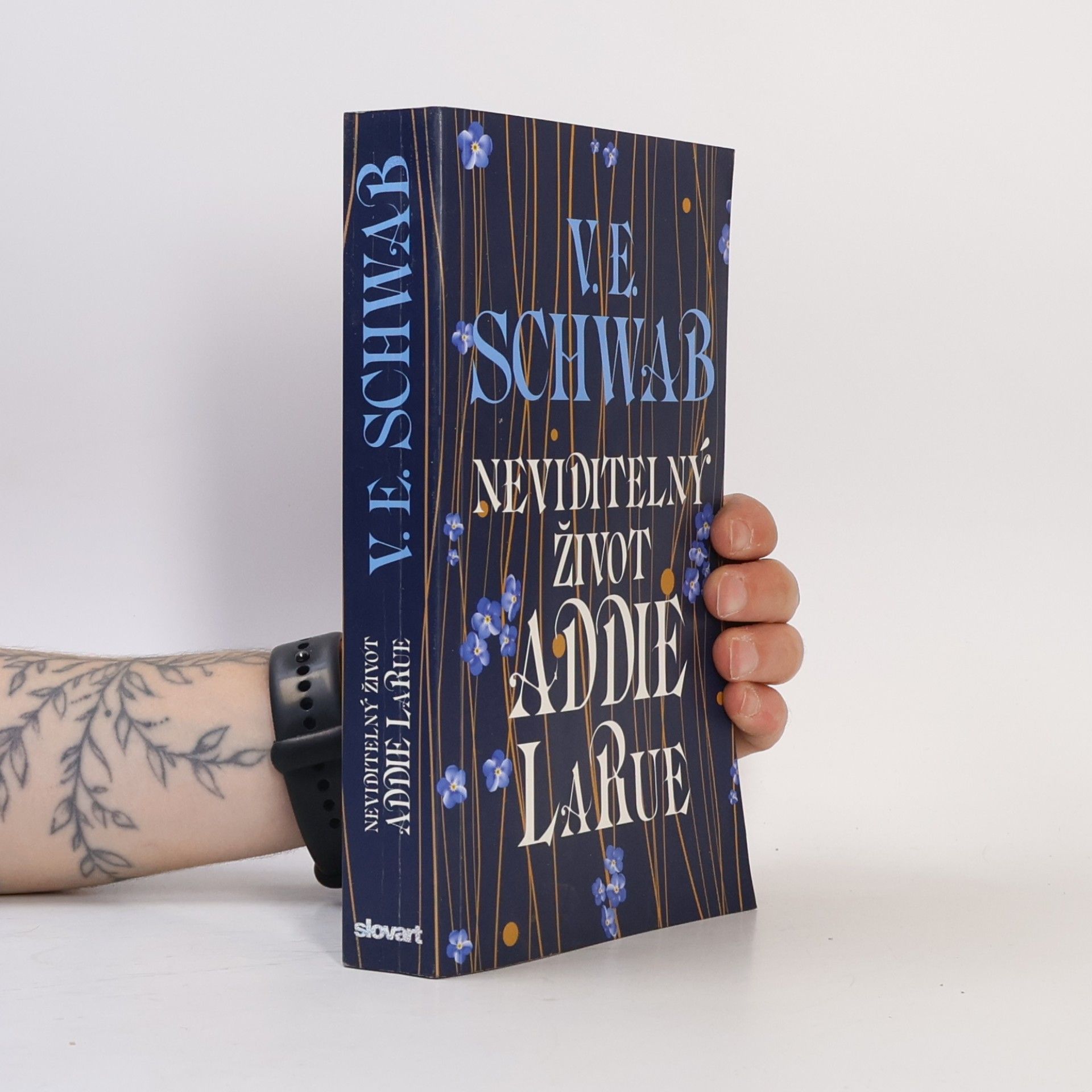 Victoria Schwabová Neviditelný život Addie LaRue