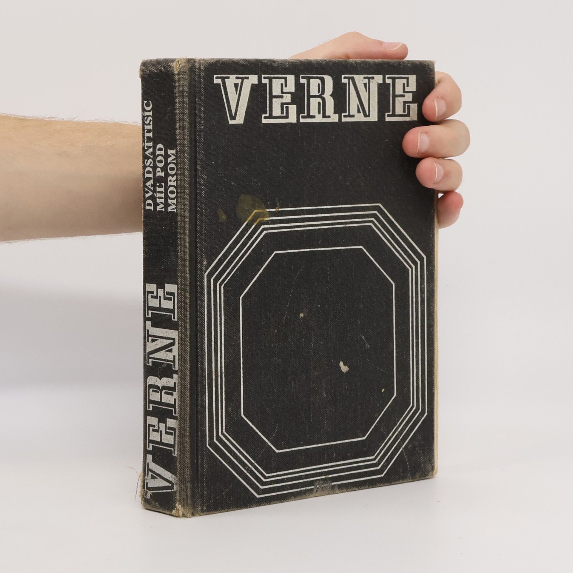 Jules Verne Dvadsaťtisíc míľ pod morom