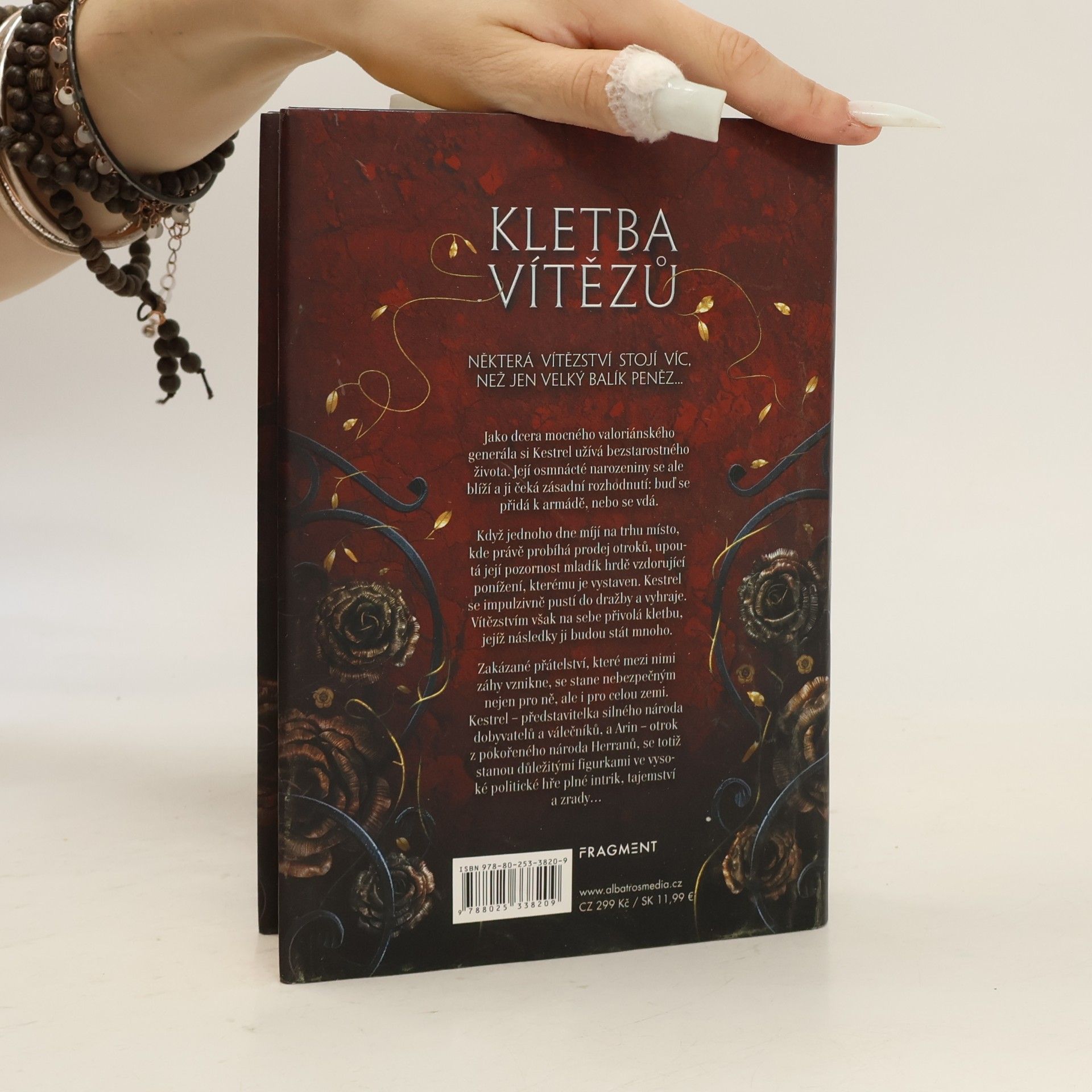 Marie Rutkoski Kletba vítězů