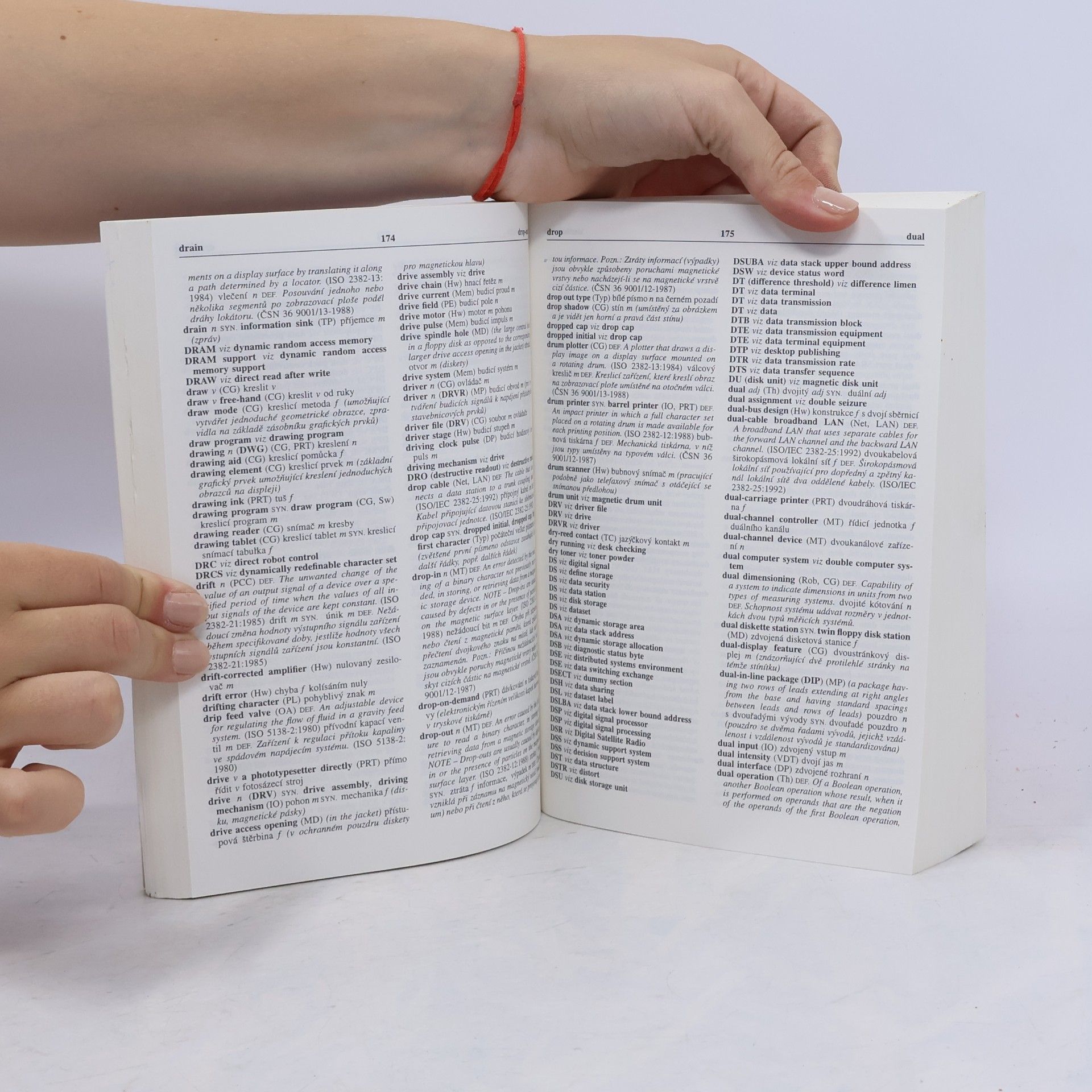 Oldřich Minihofer Anglicko-český slovník : Zpracování dat, telekomunikace a kancelářské systémy = English-Czech Dictionary : Data Processing, Telecomunications, Office Systems