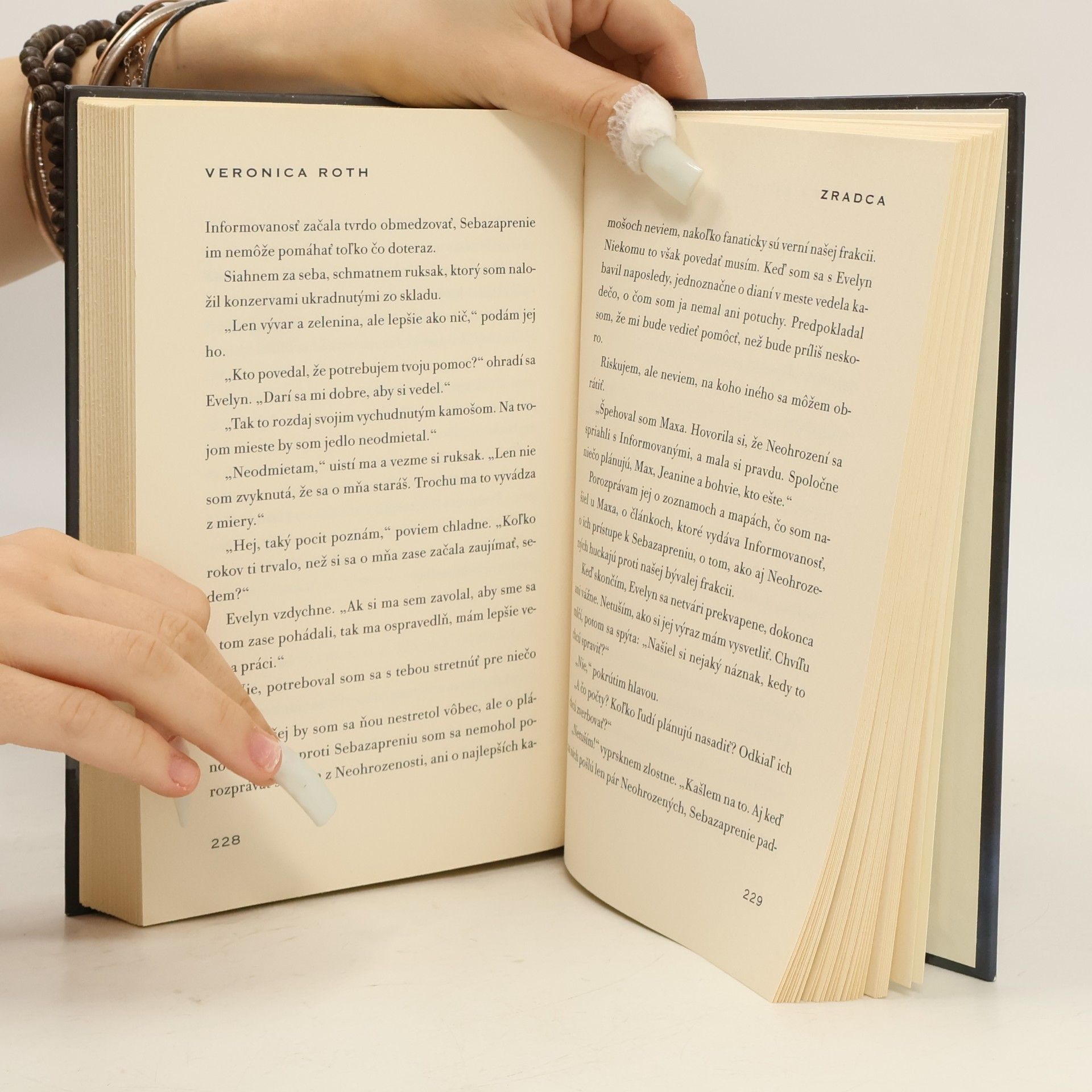 Veronica Roth Štyri (Zbierka poviedok k sérii Divergencia)