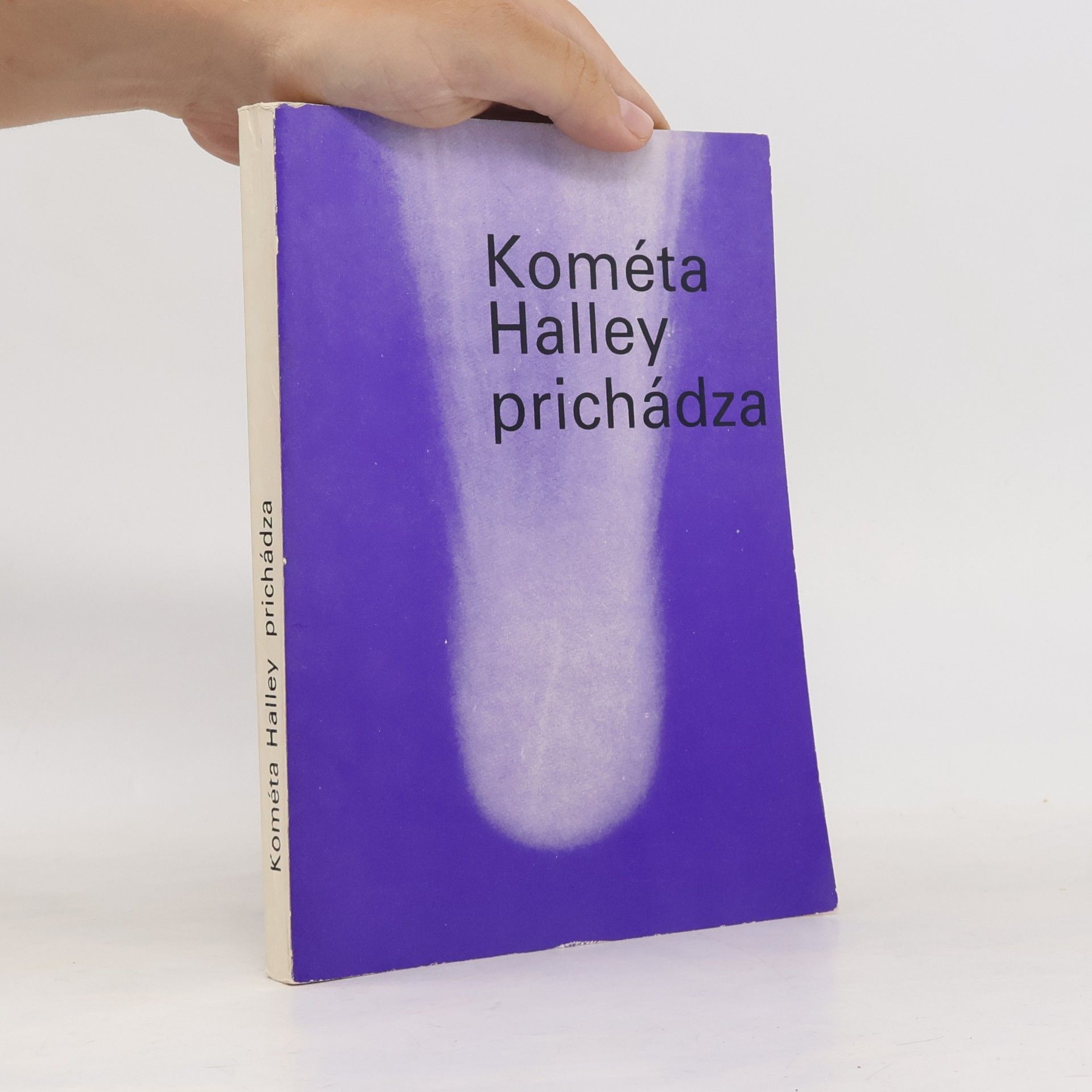 Kolektiv autorů Kométa Halley prichádza