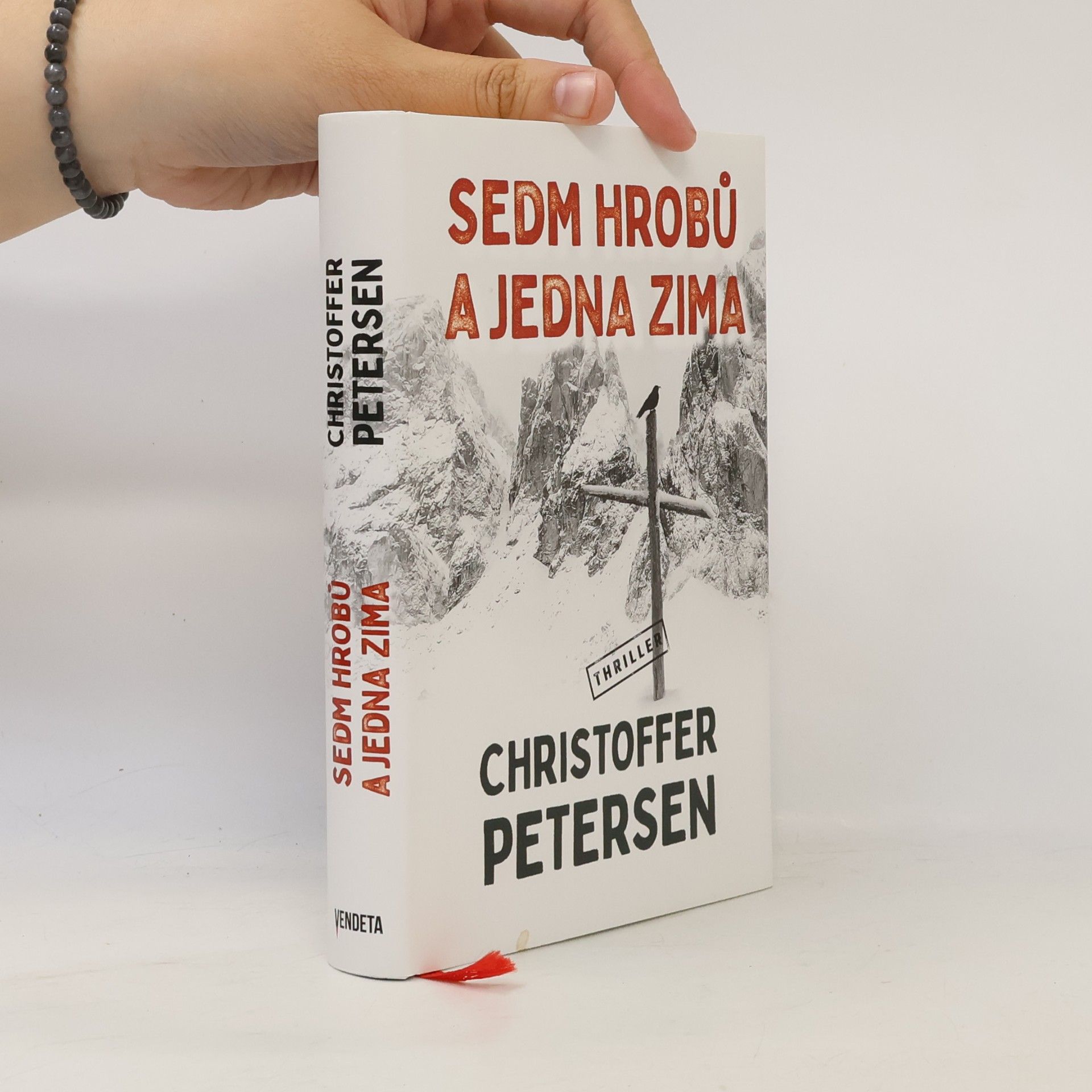 Christoffer Petersen Sedm hrobů a jedna zima