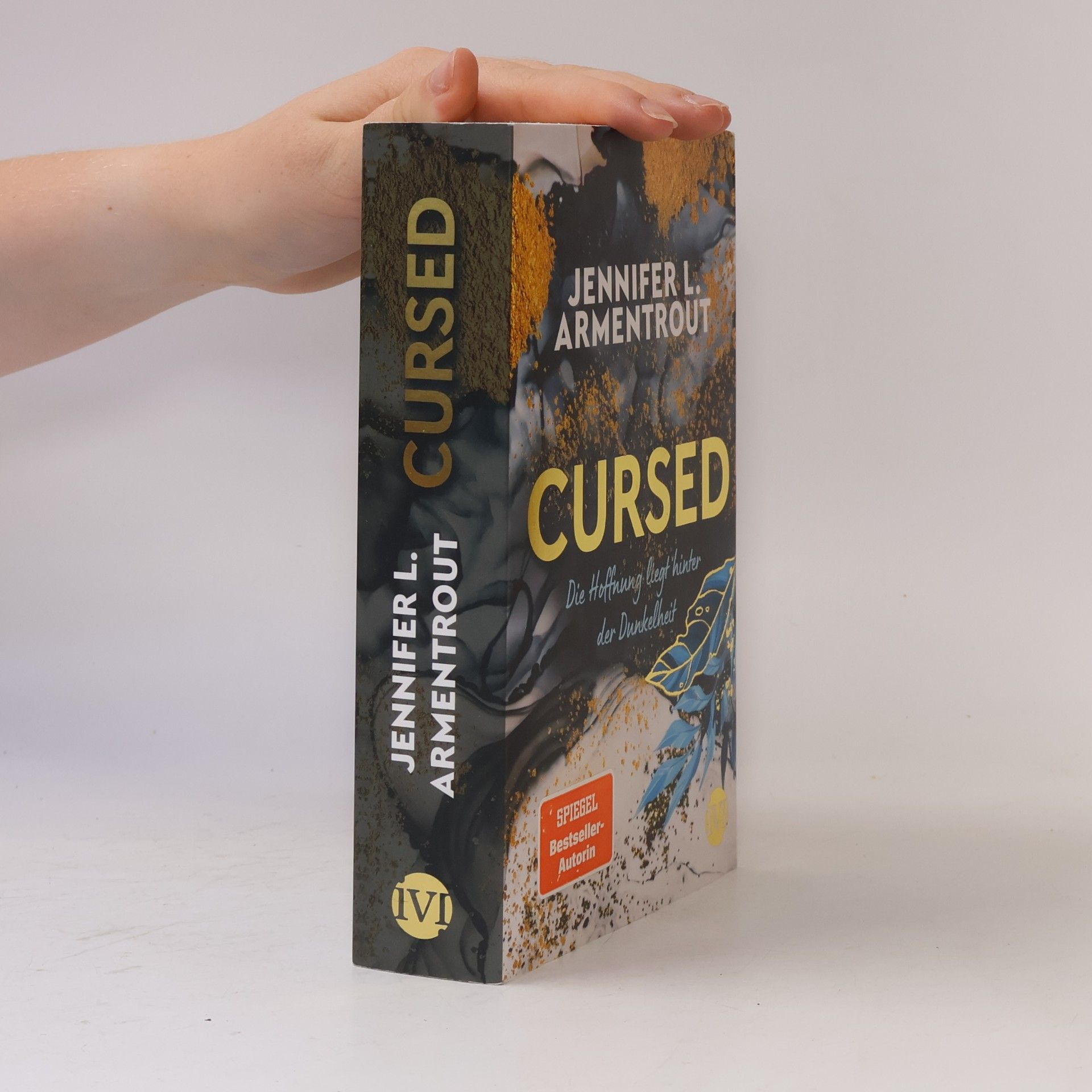 Jennifer Armentrout Cursed. Die Hoffnung liegt hinter der Dunkelheit