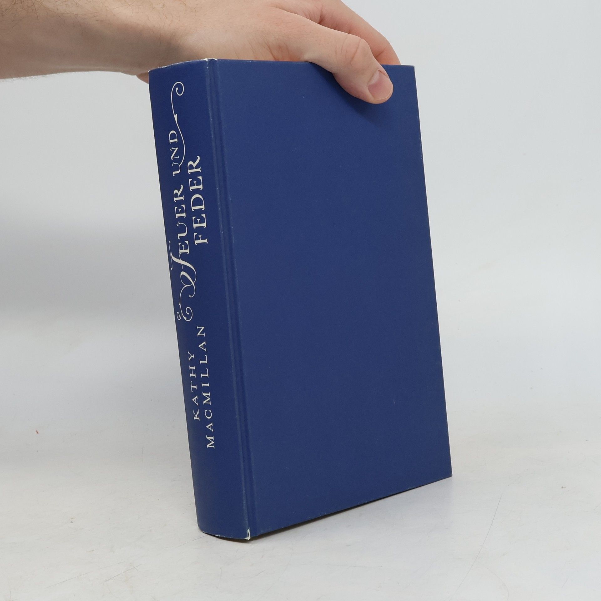 Kathy MacMillan Feuer und Feder