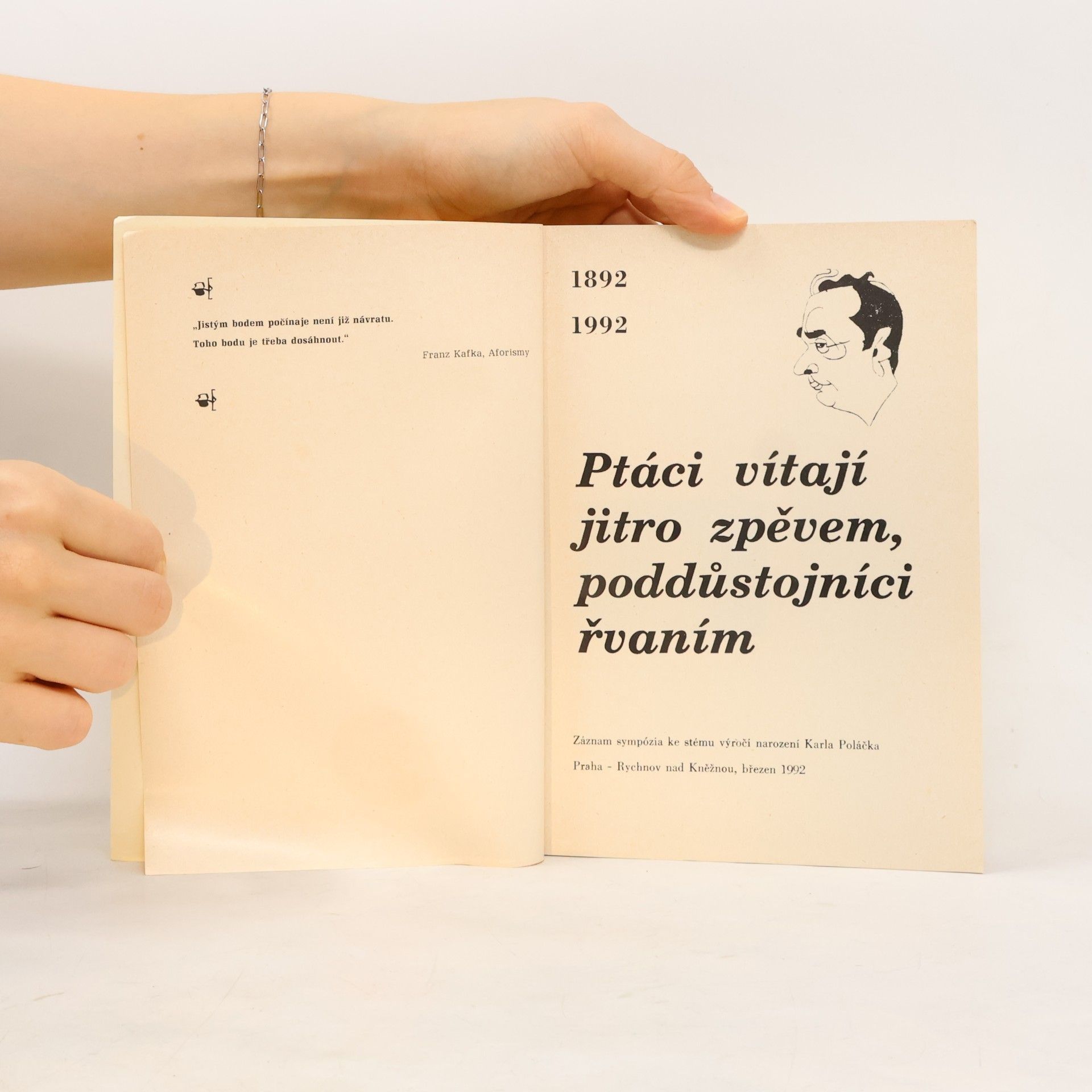 Jan Lopatka Ptáci vítají jitro zpěvem, poddůstojníci řvaním