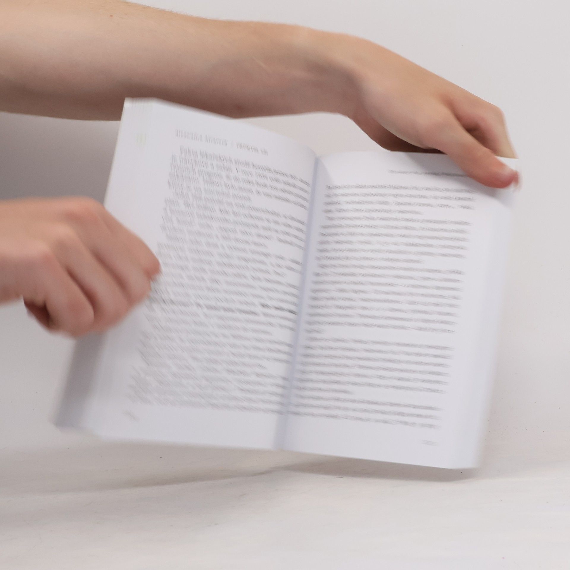 Alexandra Alvarová Průmysl lži. Propaganda, konspirace a dezinformační válka