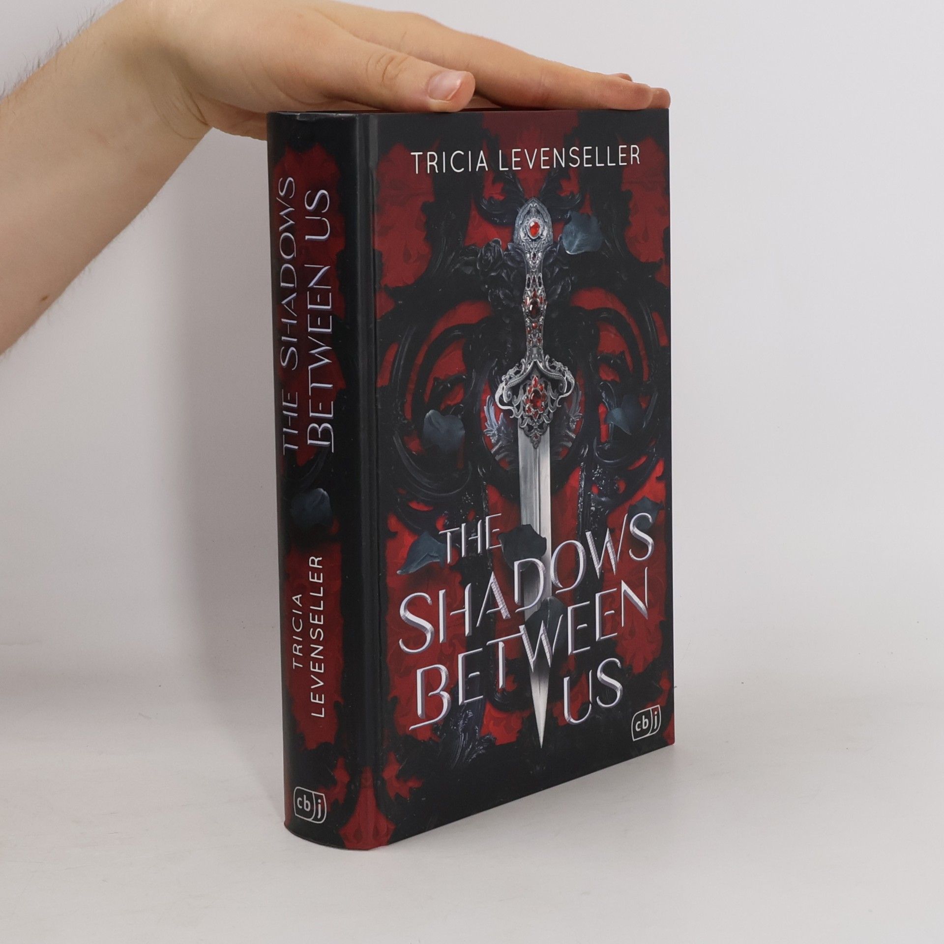 Tricia Levenseller The Shadows Between Us