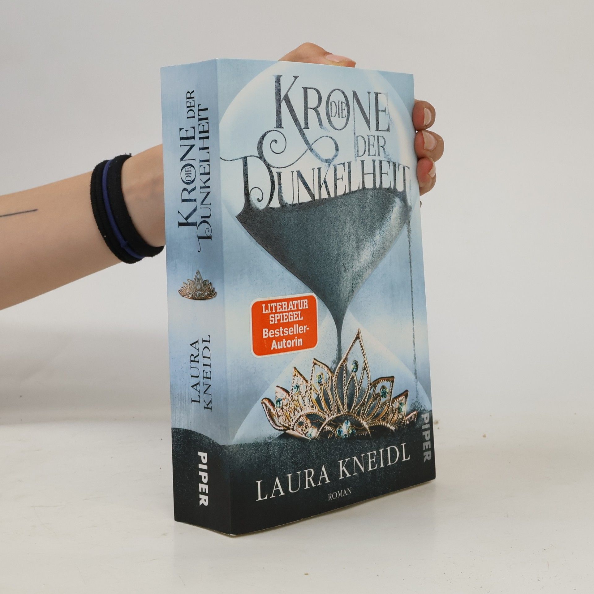 Laura Kneidl Die Krone der Dunkelheit