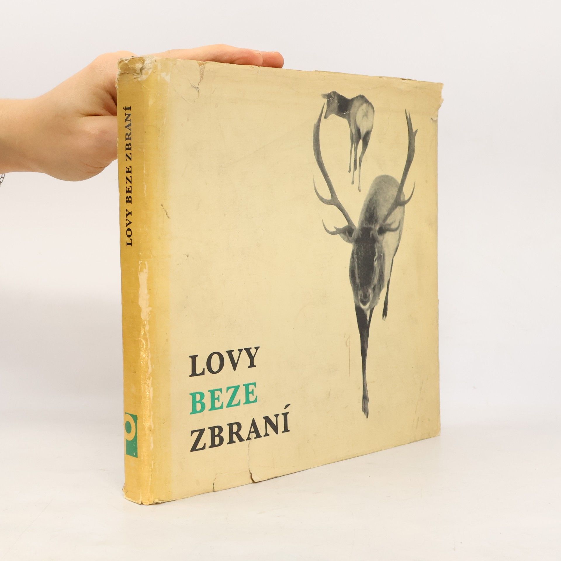 Jaromír Tomeček Lovy beze zbraní