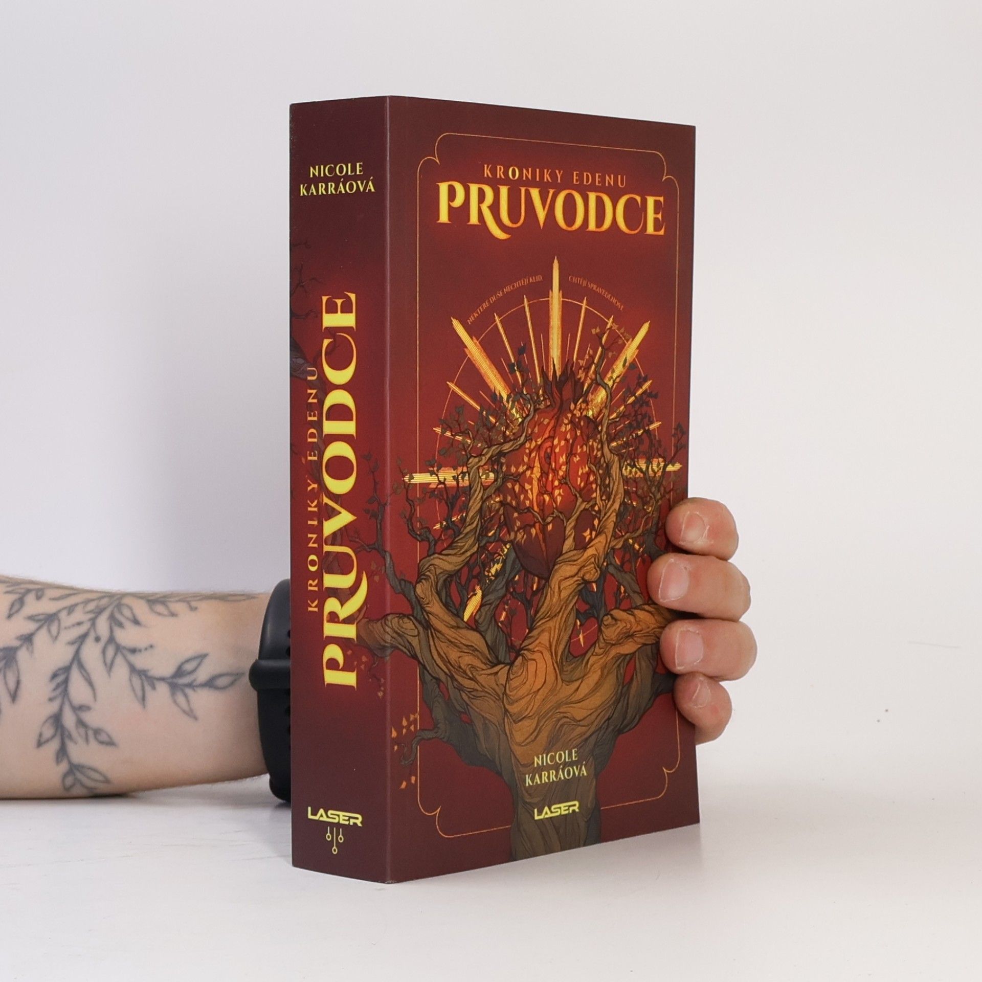 Nicole Karráová Kroniky Edenu. Průvodce