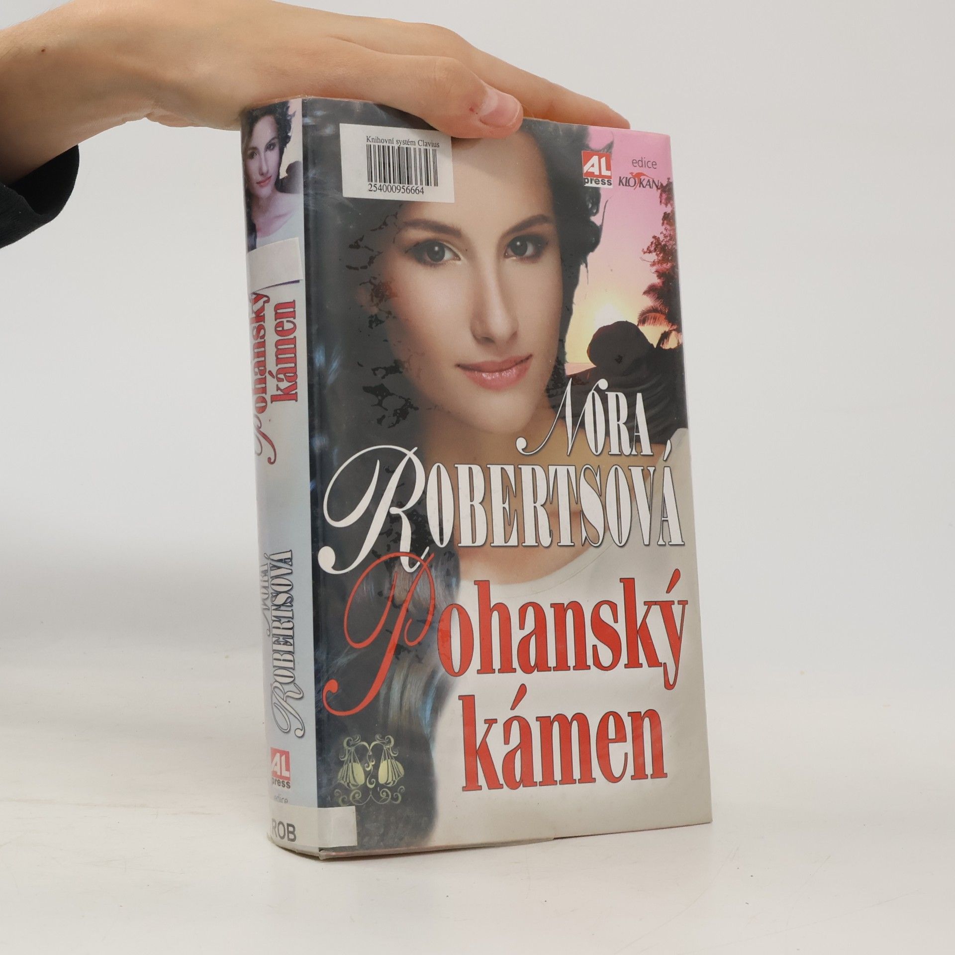 Nora Roberts Pohanský kámen