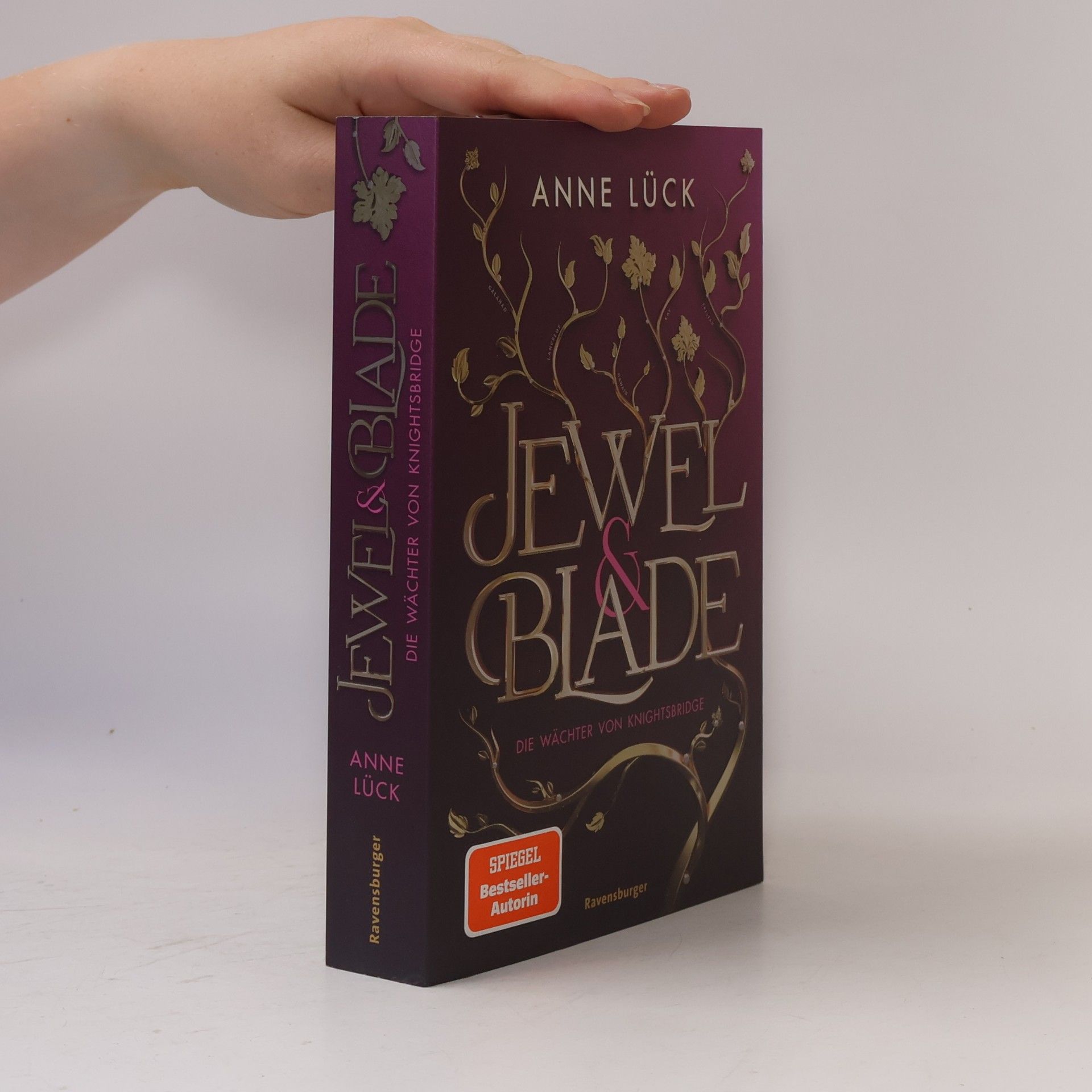 Anne Lück Jewel & Blade, Band 1: Die Wächter von Knightsbridge (Von der SPIEGEL-Bestseller-Autorin von "Silver & Poison" Limitierte Auflage mit dreiseitigem Farbschnitt)