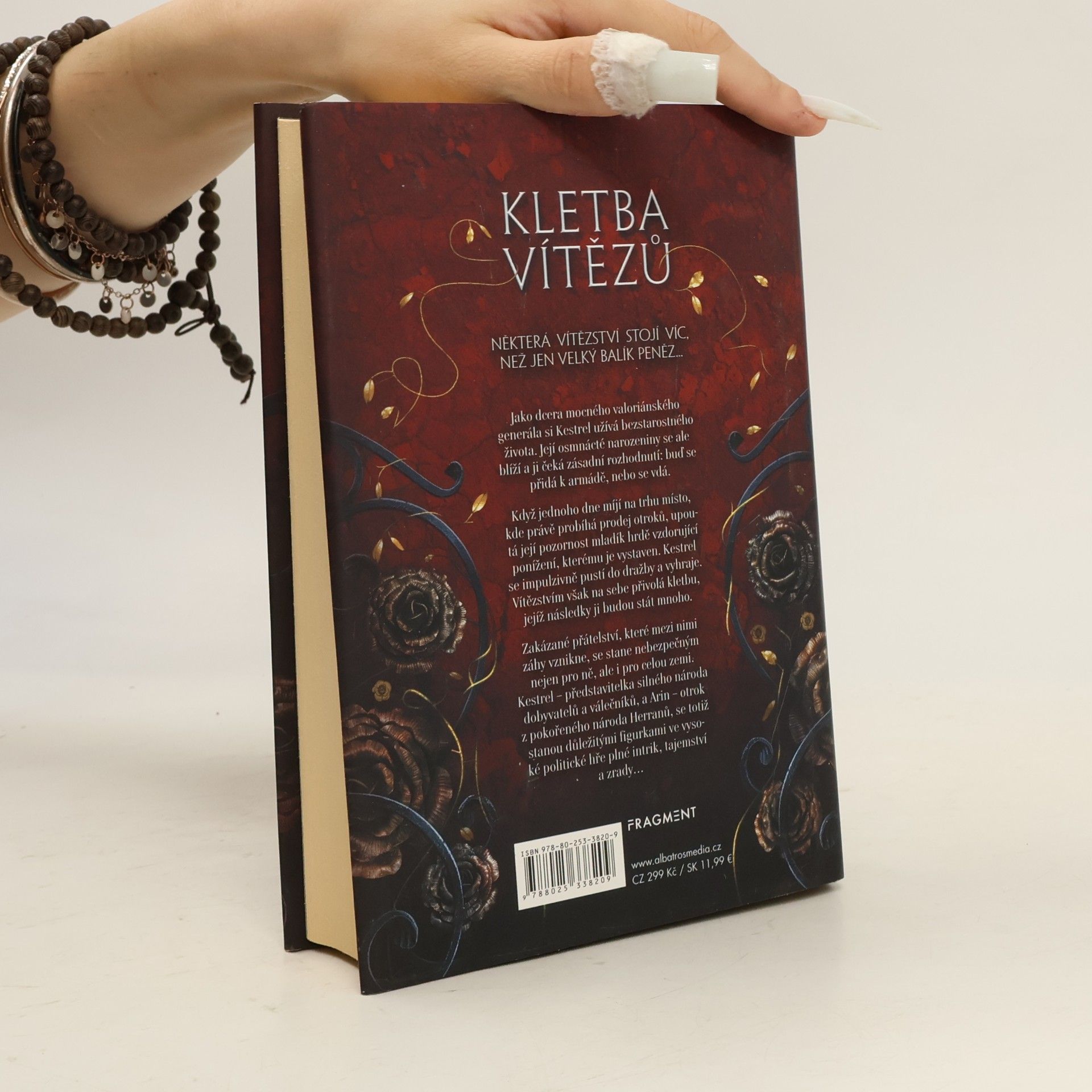 Marie Rutkoski Kletba vítězů