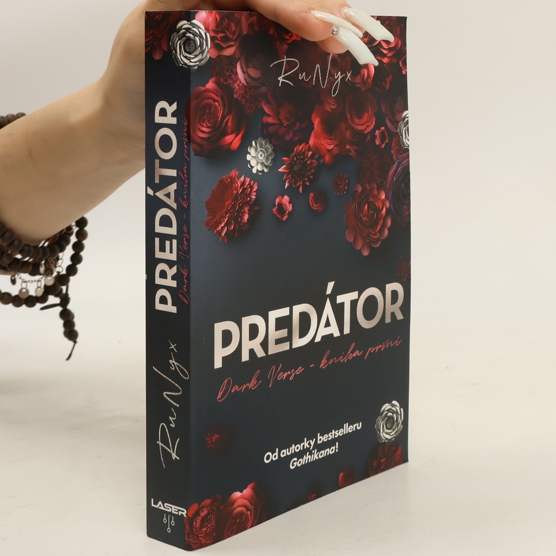 Aleš Procházka Dark Verse. Kniha první, Predátor