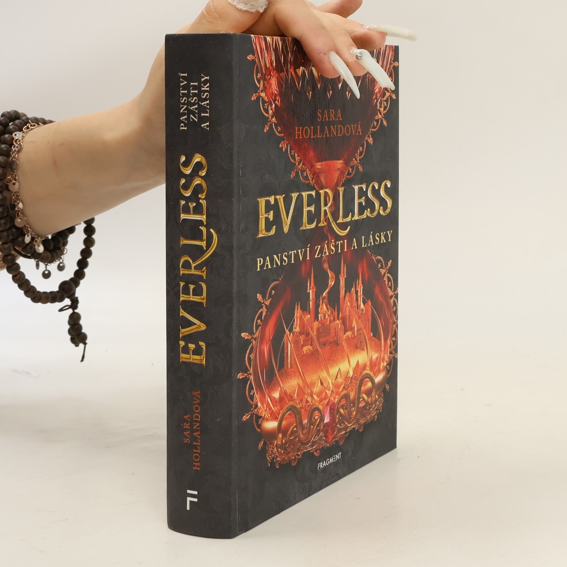 Sara Holland Everless. Panství zášti a lásky
