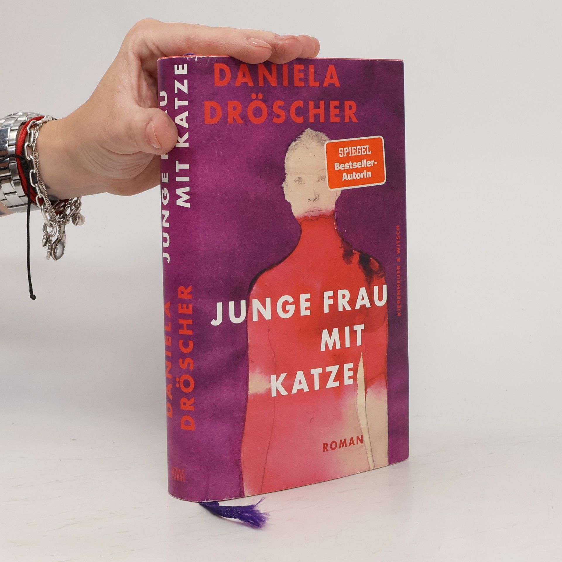 Daniela Dröscher Junge Frau mit Katze