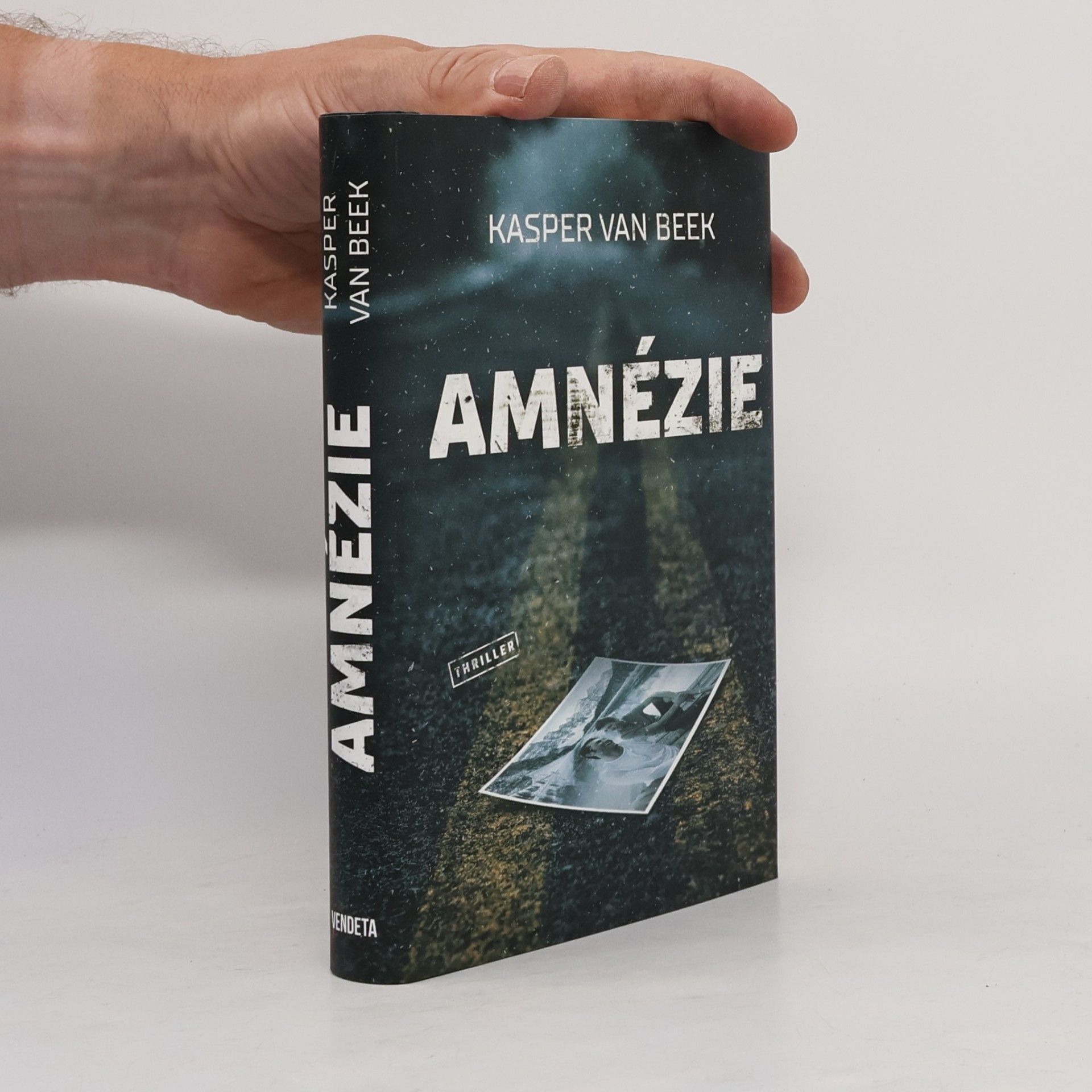 Kasper van Beek Amnézie