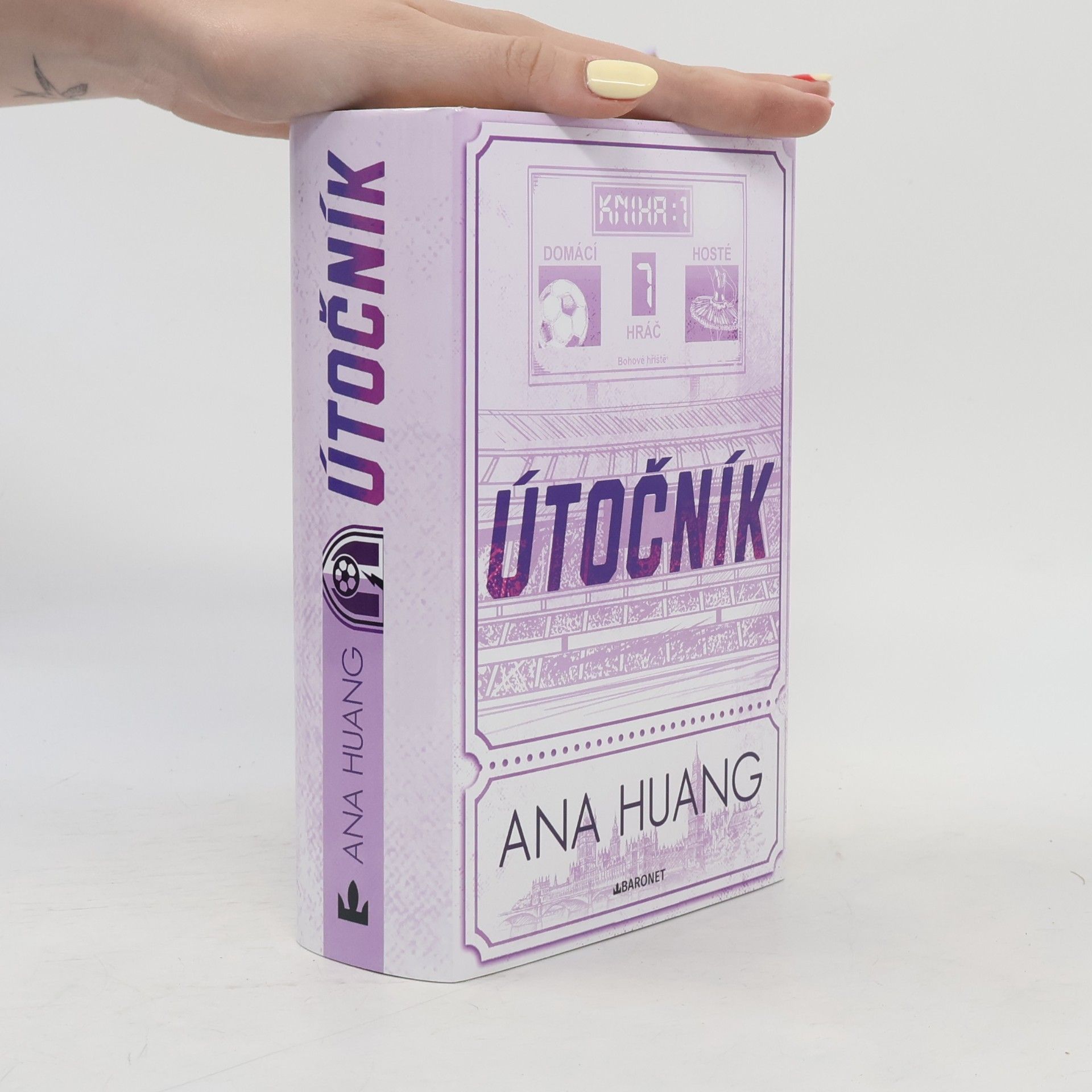 Ana Huang Útočník