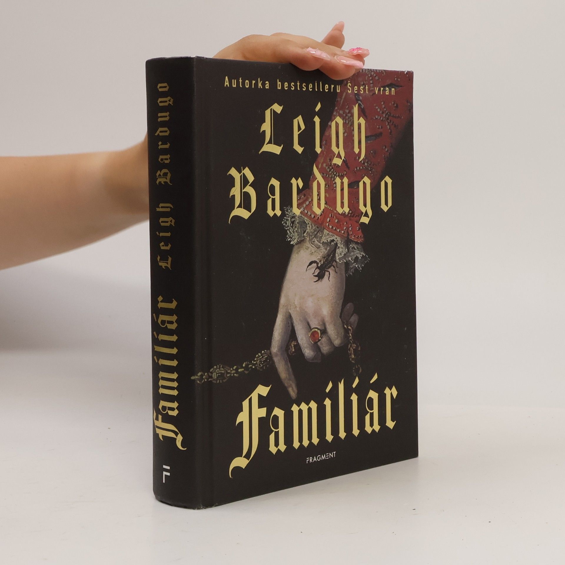 Leigh Bardugo Familiár