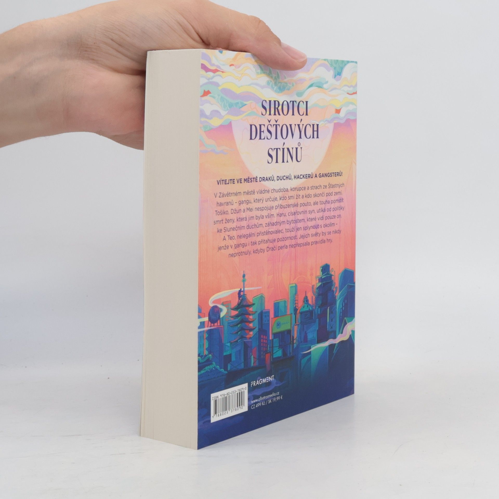 Naomi Ishiguro Sirotci dešťových stínů