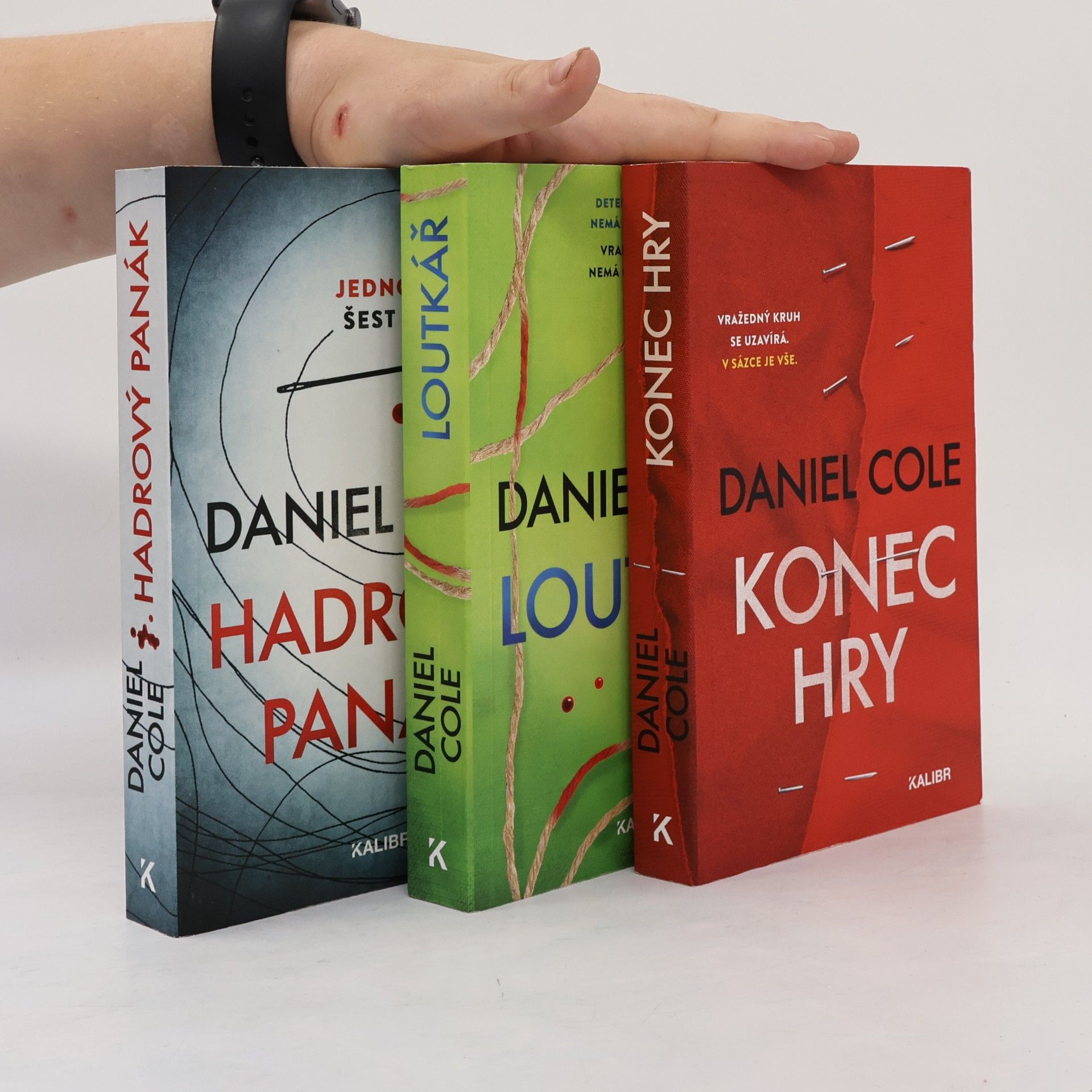 Daniel Cole 3 x Daniel Cole. Hadrový panák. Loutkář. Konec hry.