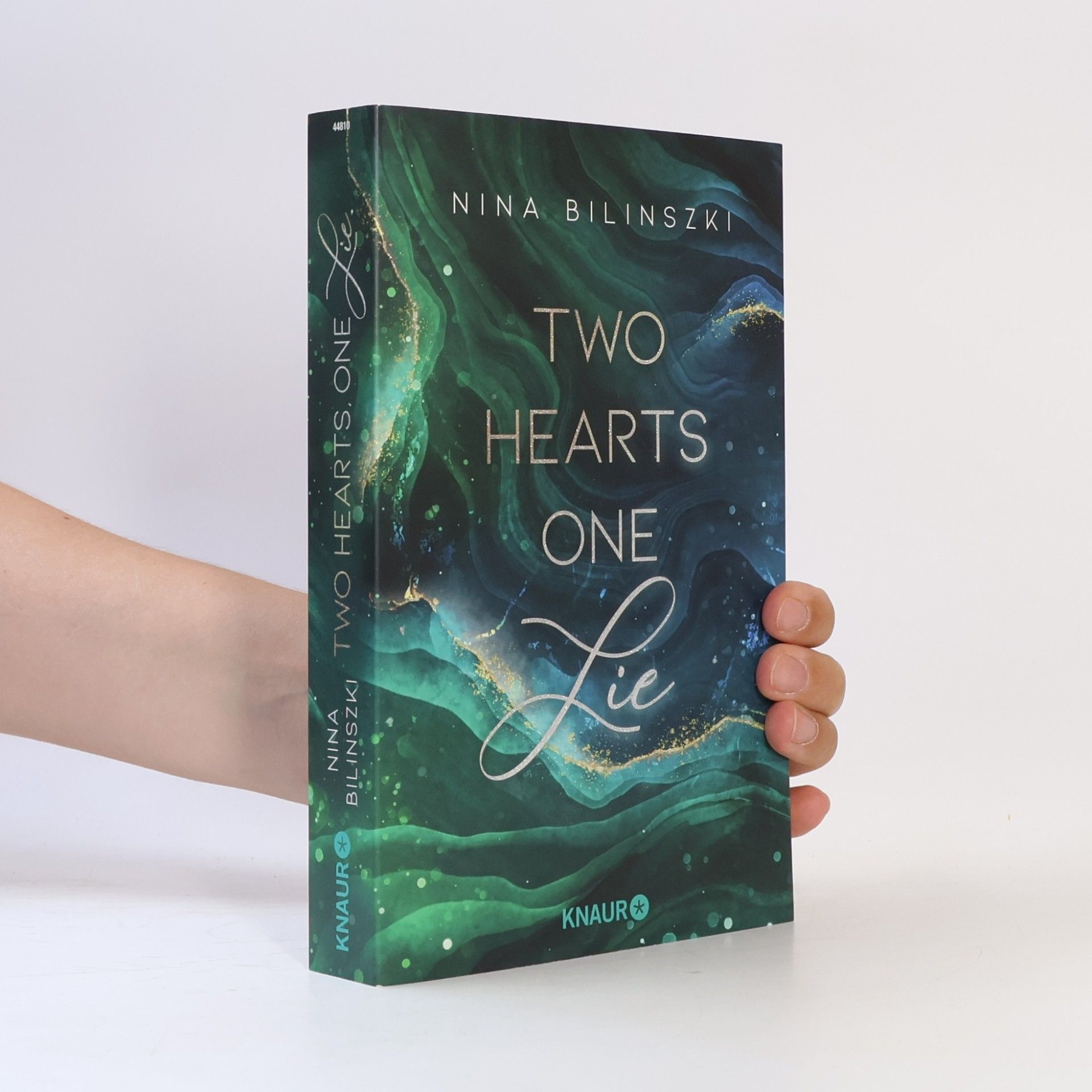 Nina Bilinszki Two Hearts, One Lie. Roman