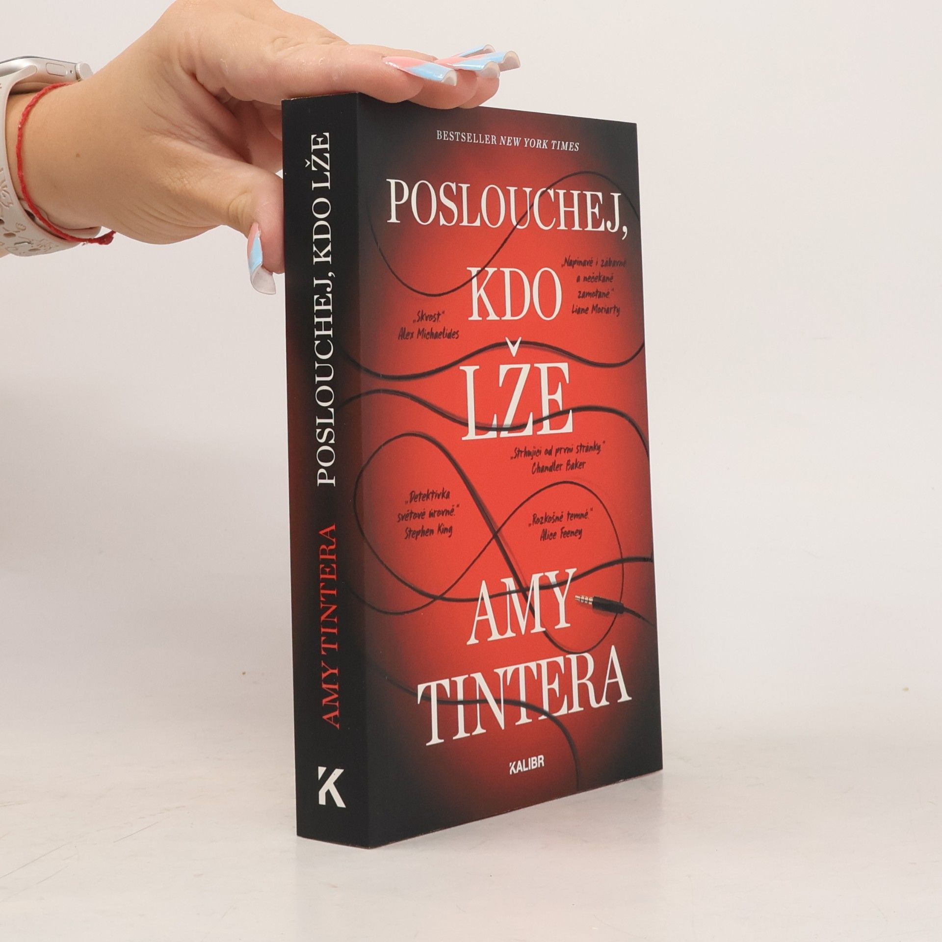 Amy Tintera Poslouchej, kdo lže