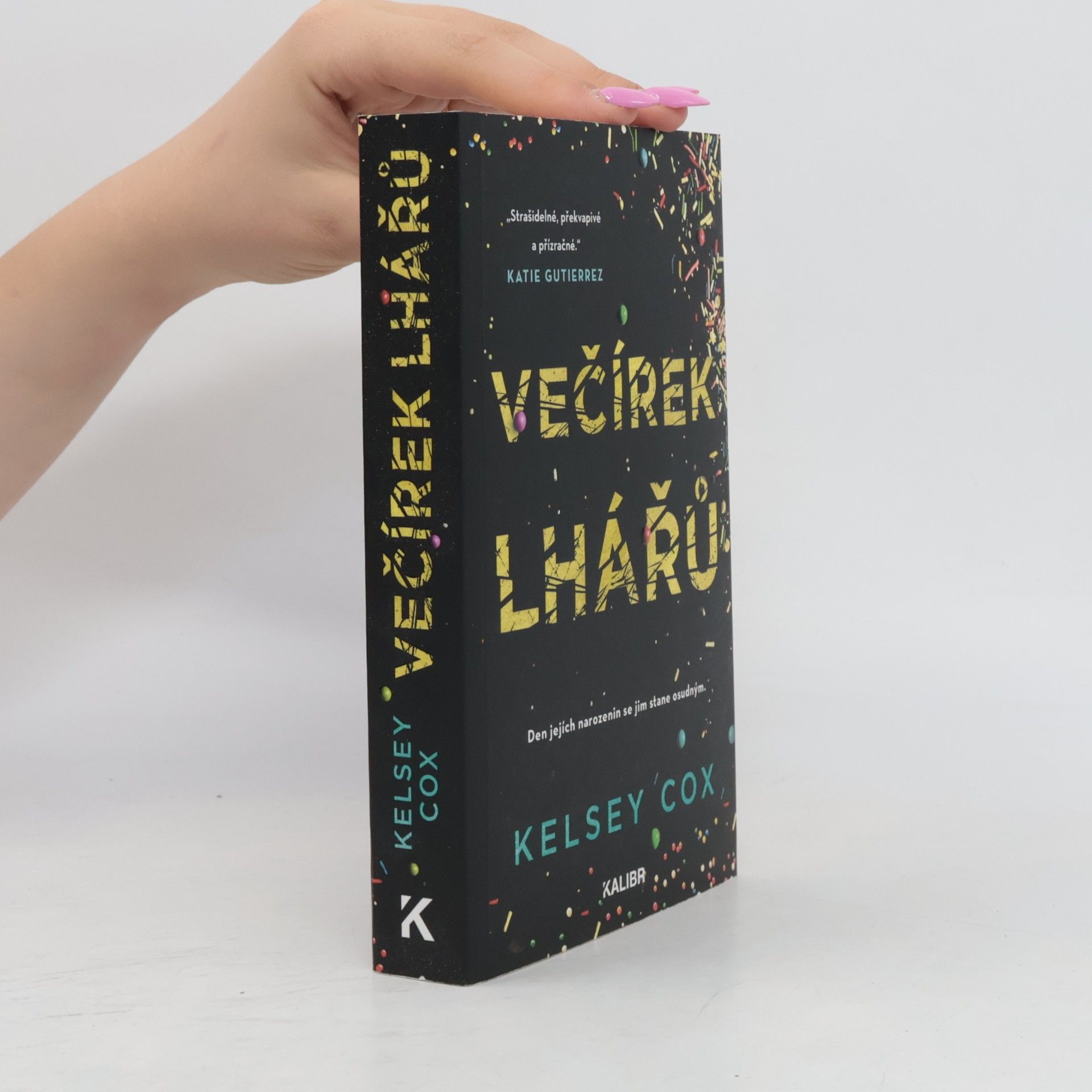 Kelsey Cox Večírek lhářů
