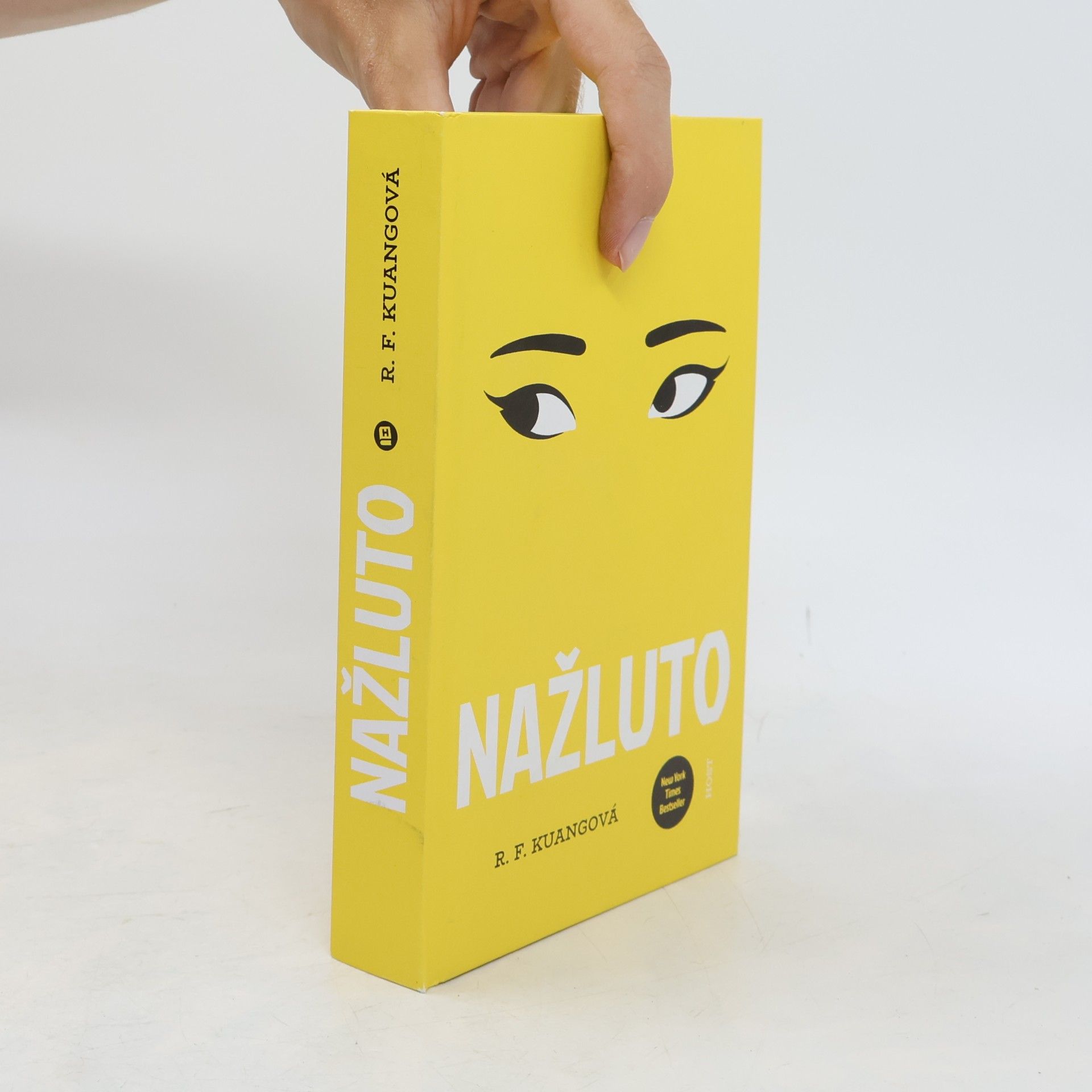Rebecca Kuang Nažluto