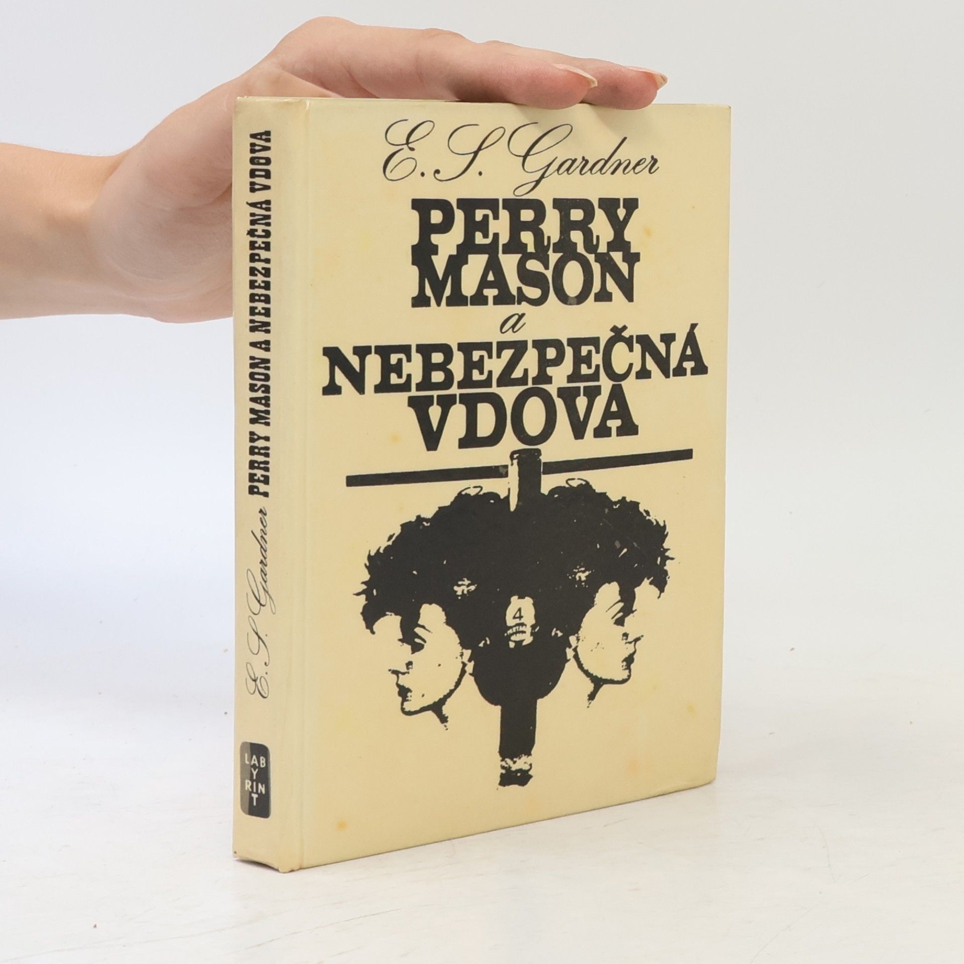 Erle Stanley Gardner Perry Mason a nebezpečná vdova