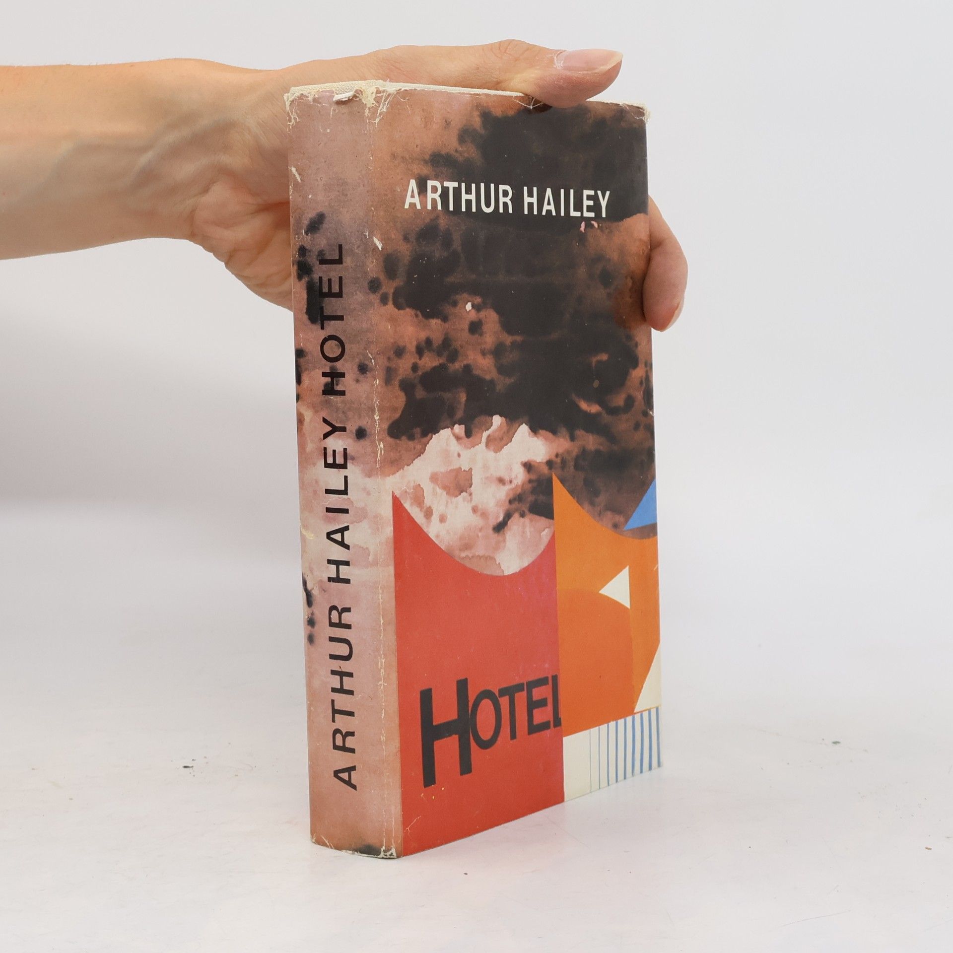 Arthur Hailey Hotel