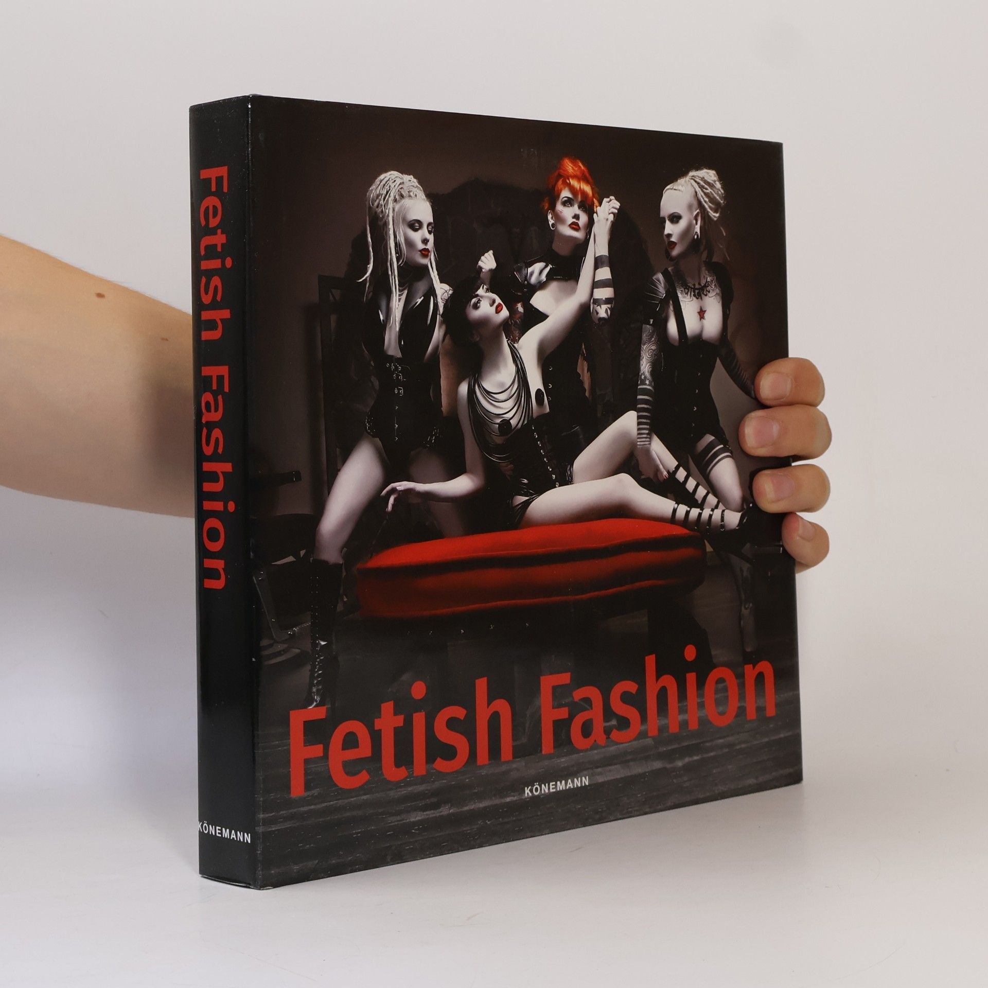 Kolektiv autorů Fetish Fashion (2019)