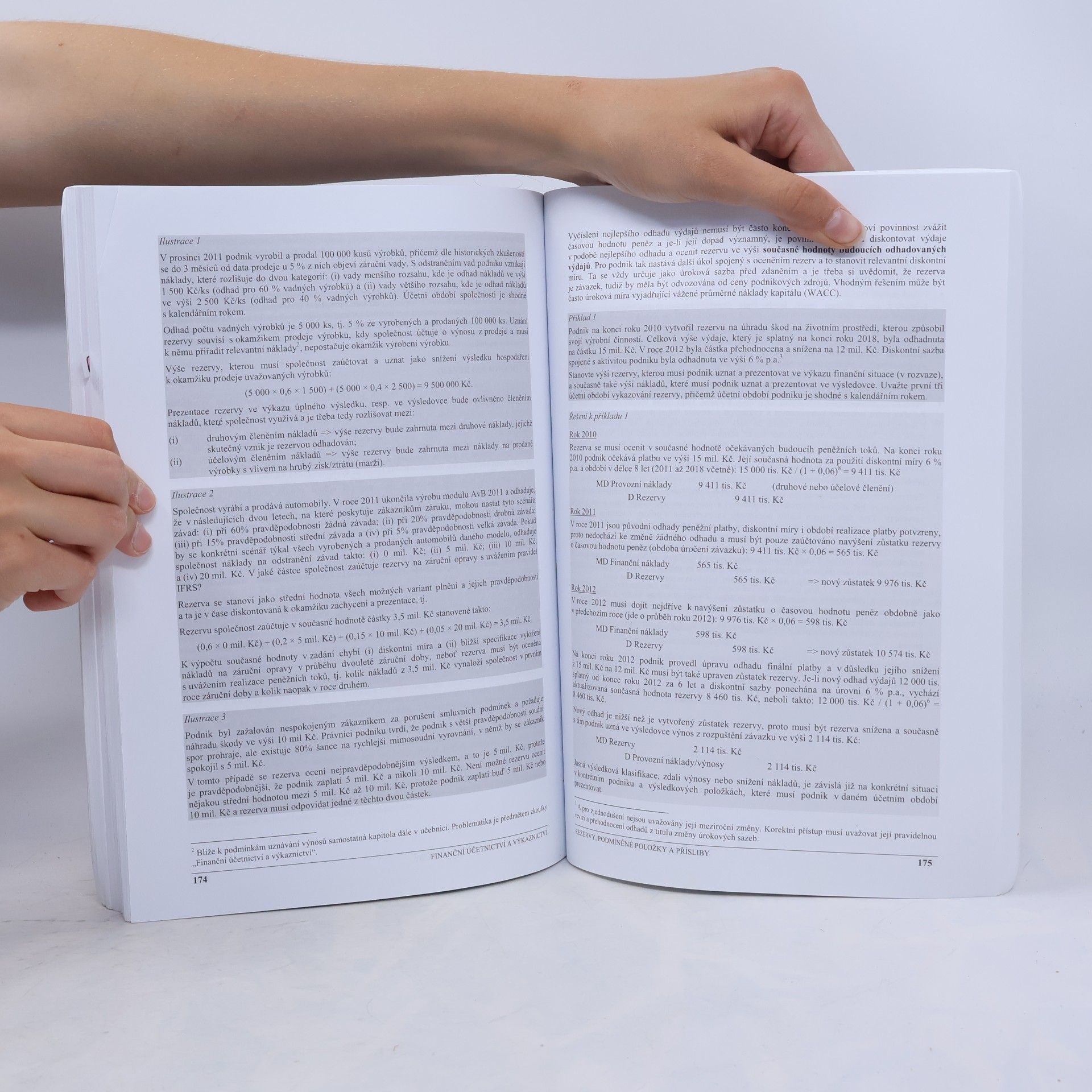 Various authors Finanční účetnictví a výkaznictví