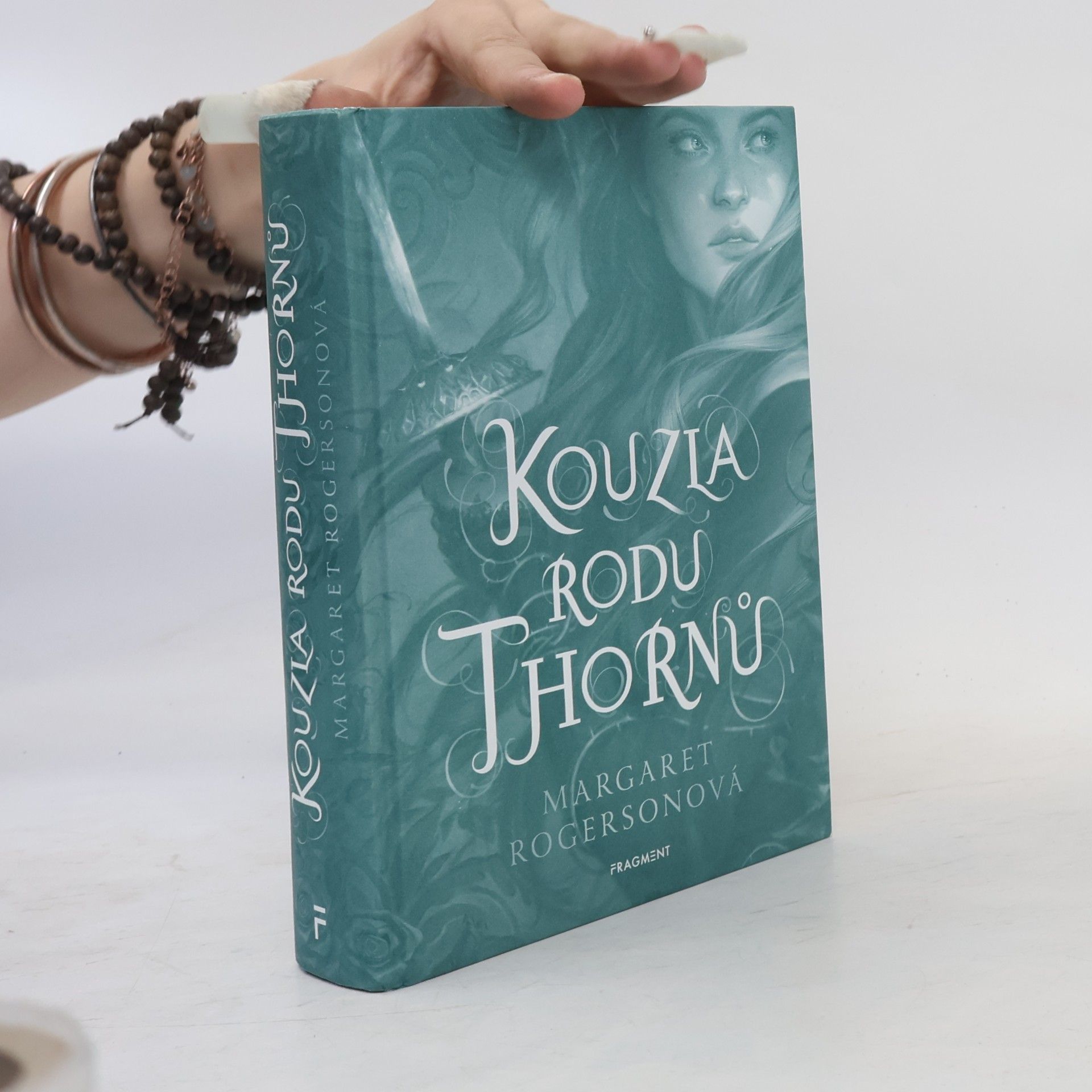 Margaret Rogerson Kouzla rodu Thornů