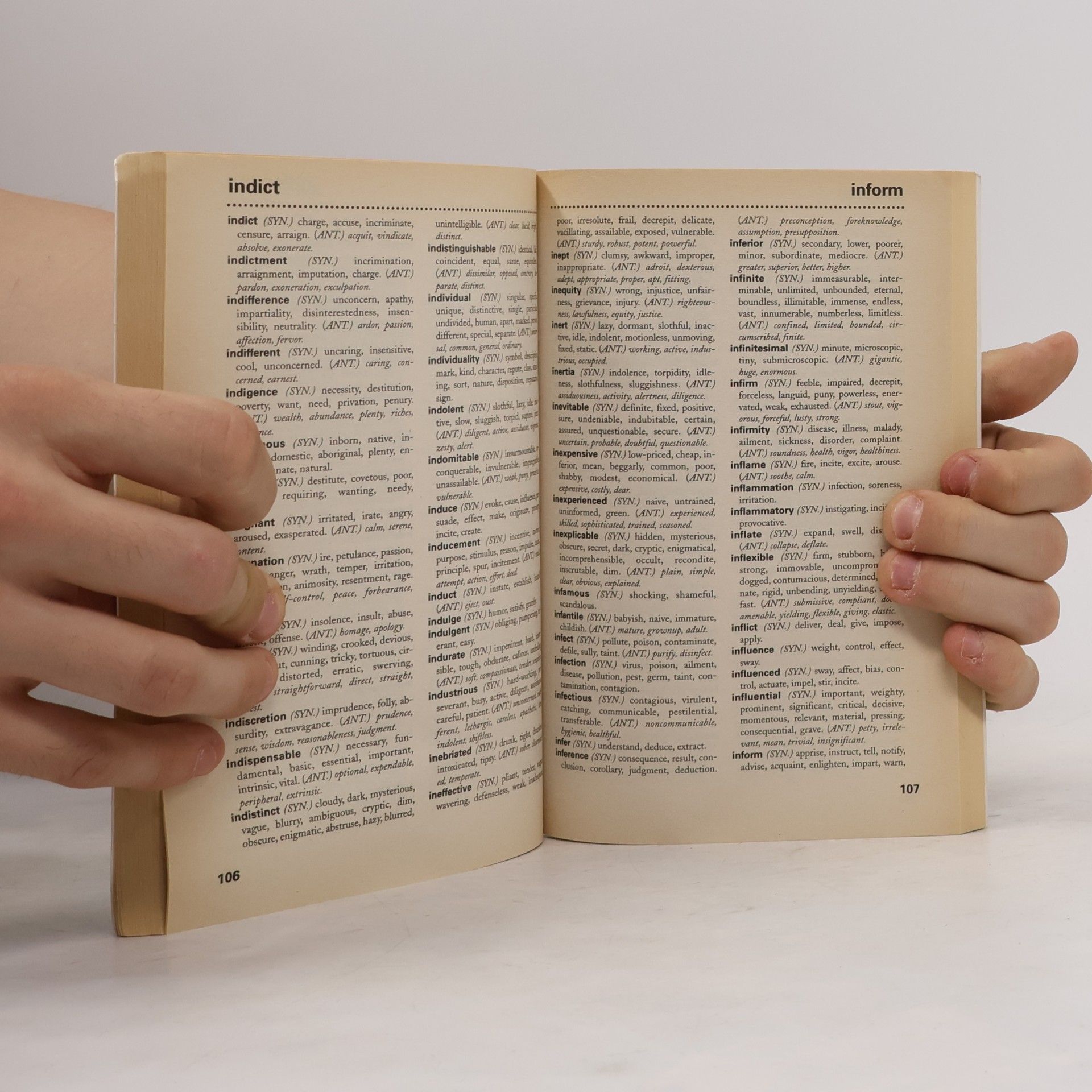 Anonymous Webster's Classic Reference Library: Thesaurus - New Revised Edition