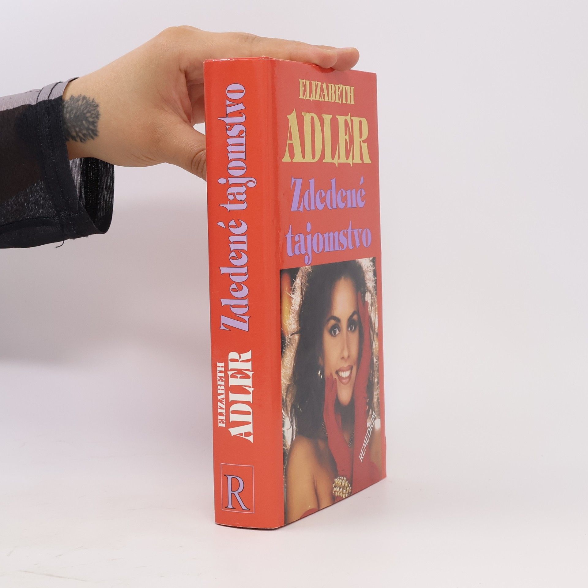 Elizabeth Adler Zdedené tajomstvo