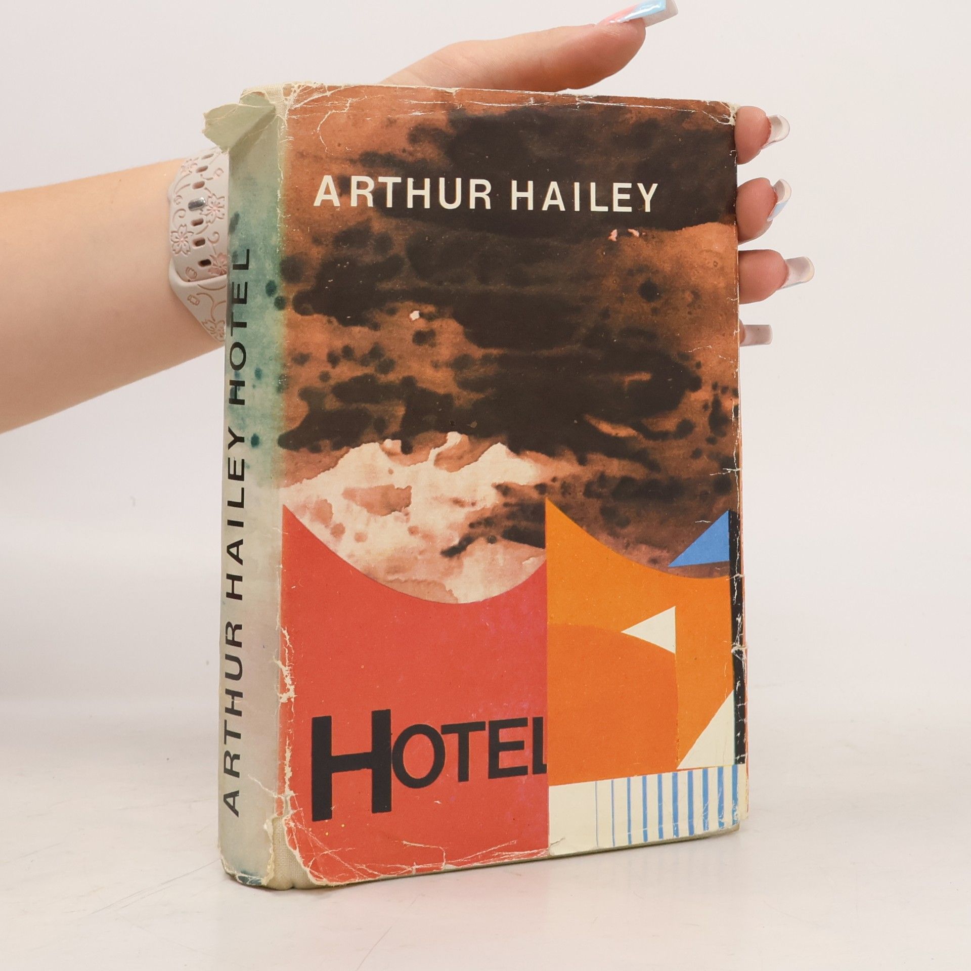 Arthur Hailey Hotel