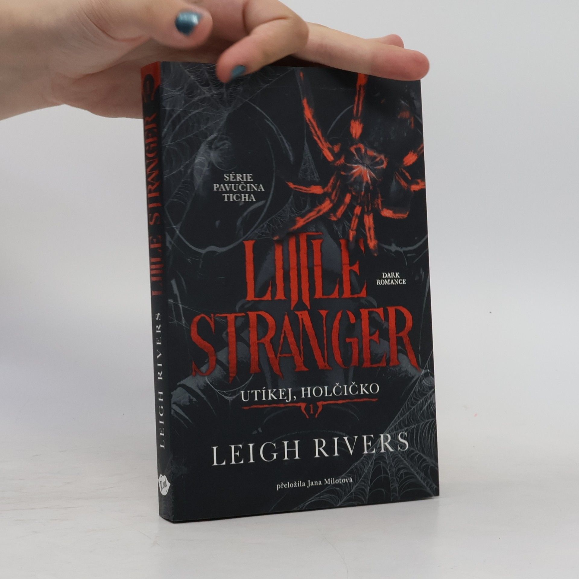Leigh Rivers Little Stranger Utíkej, holčičko