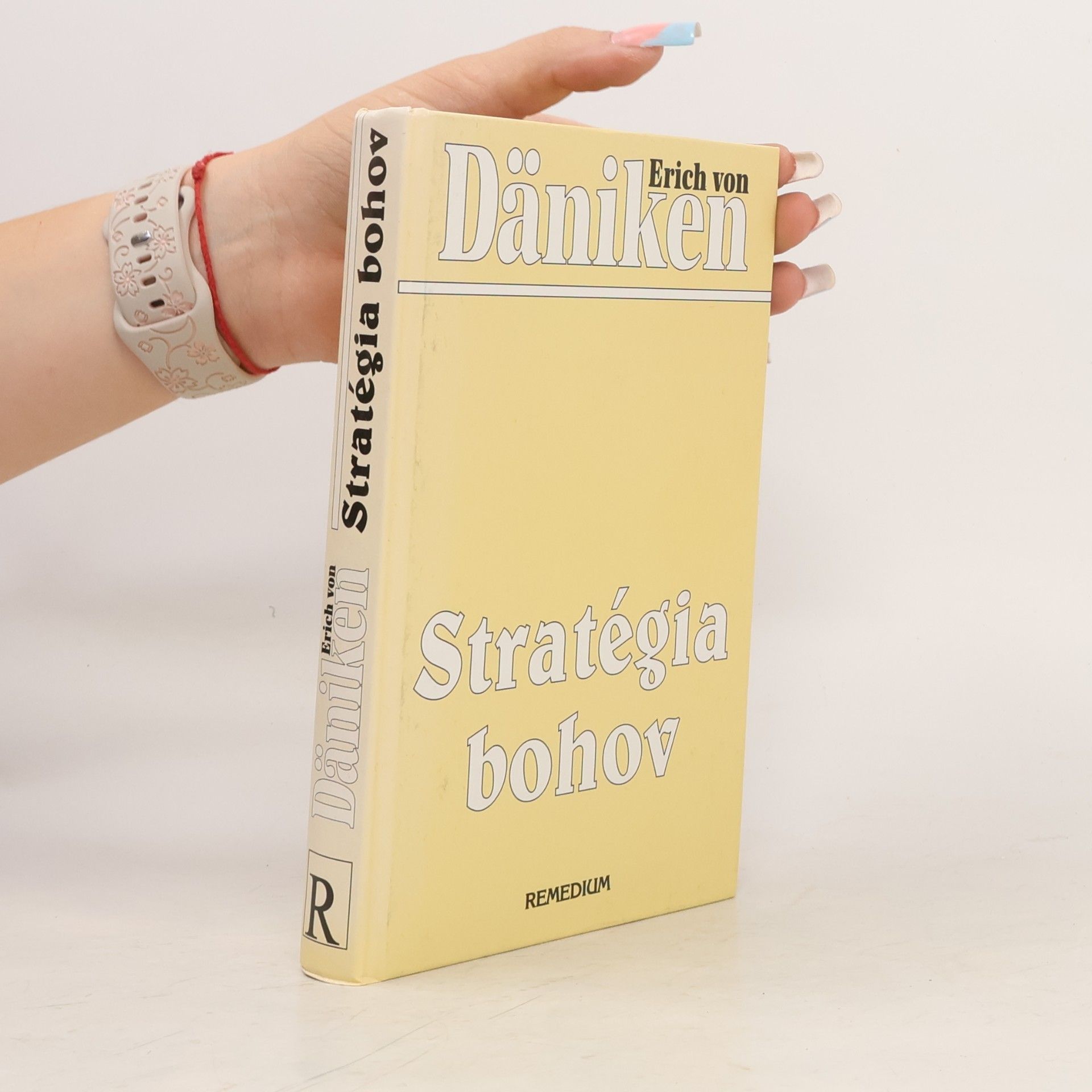 Erich von Däniken Stratégia bohov