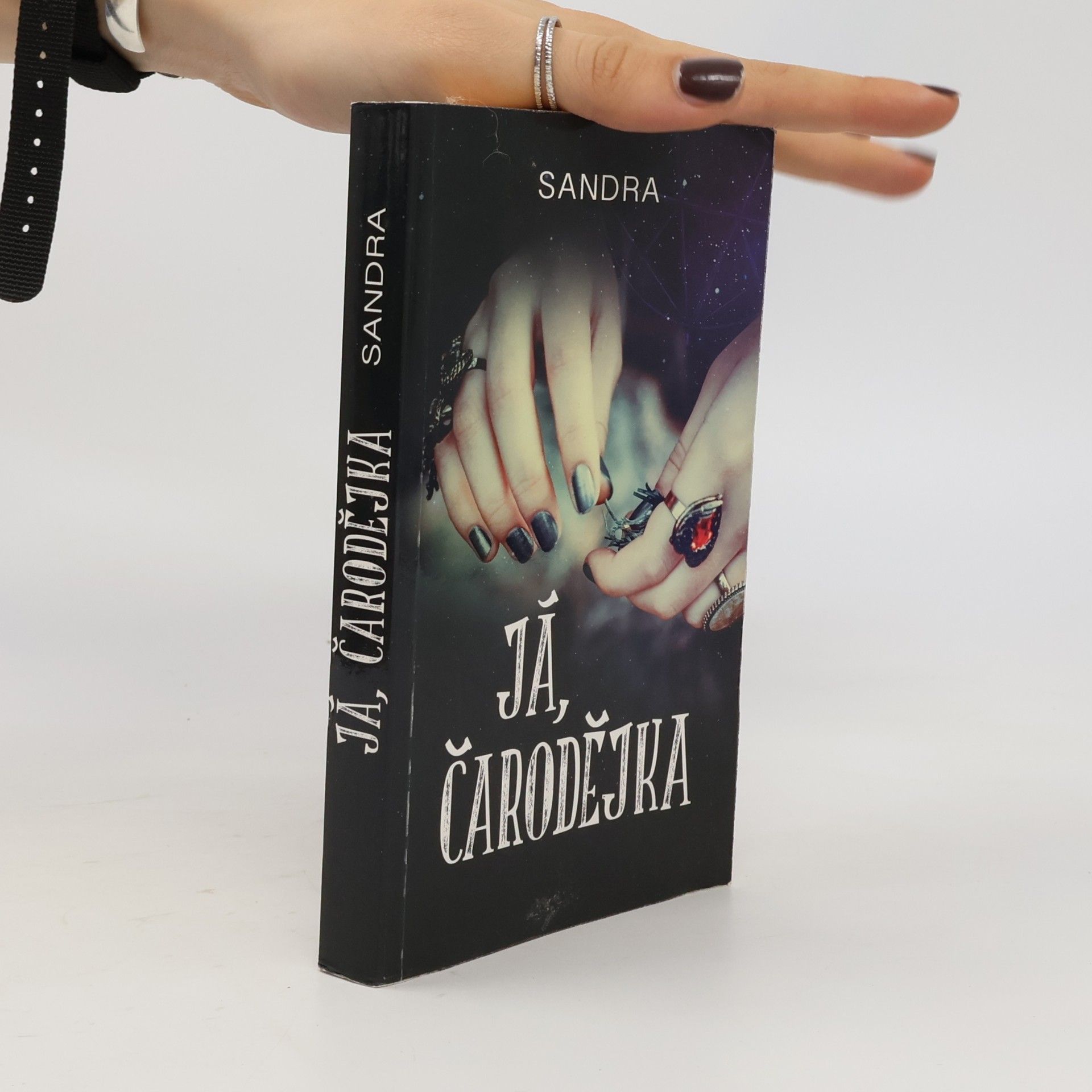 Sandra Já, čarodějka