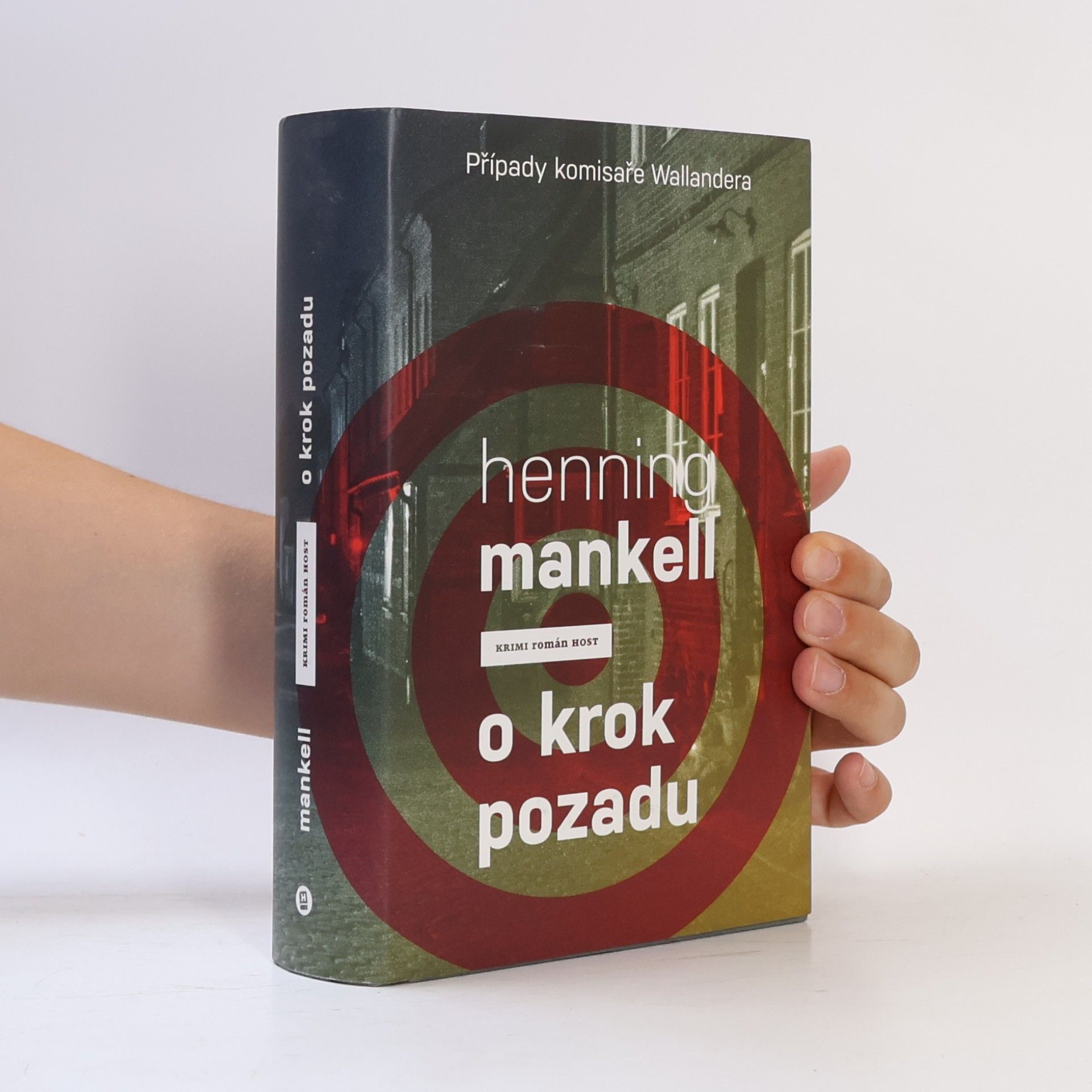 Henning Mankell O krok pozadu