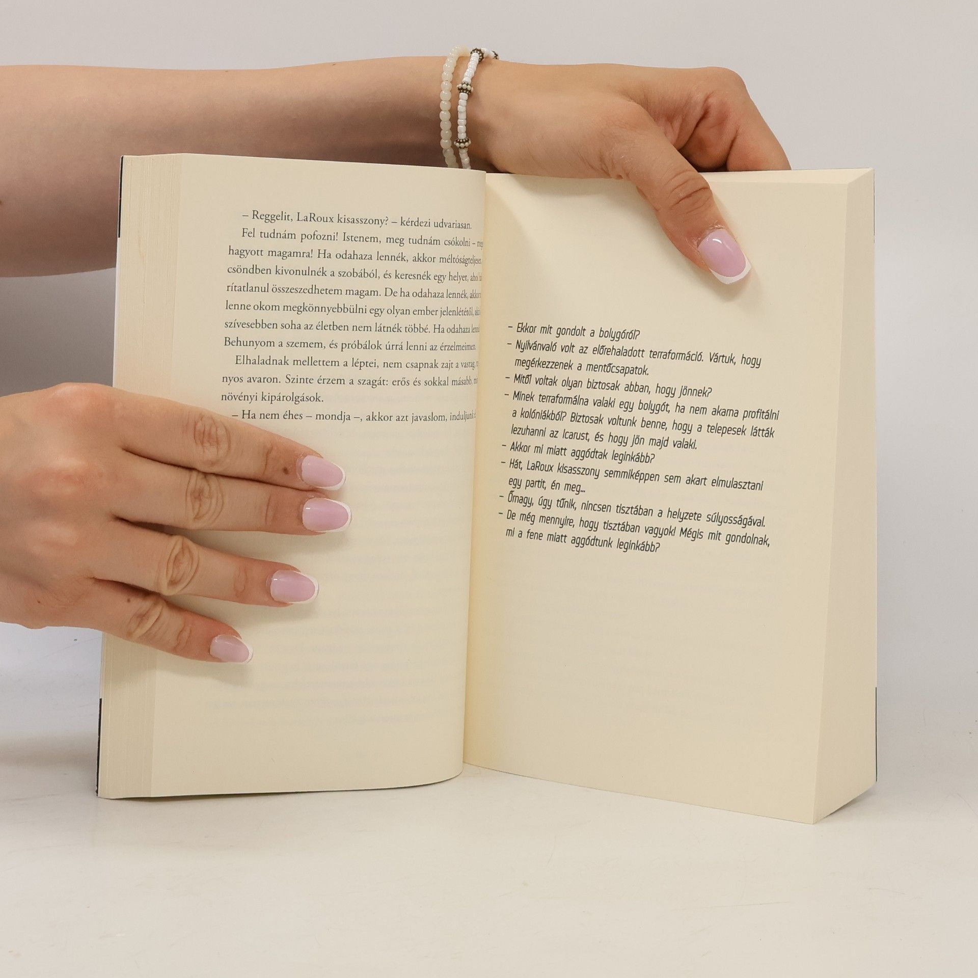 Amie Kaufman These Broken Stars – Lehullott csillagok