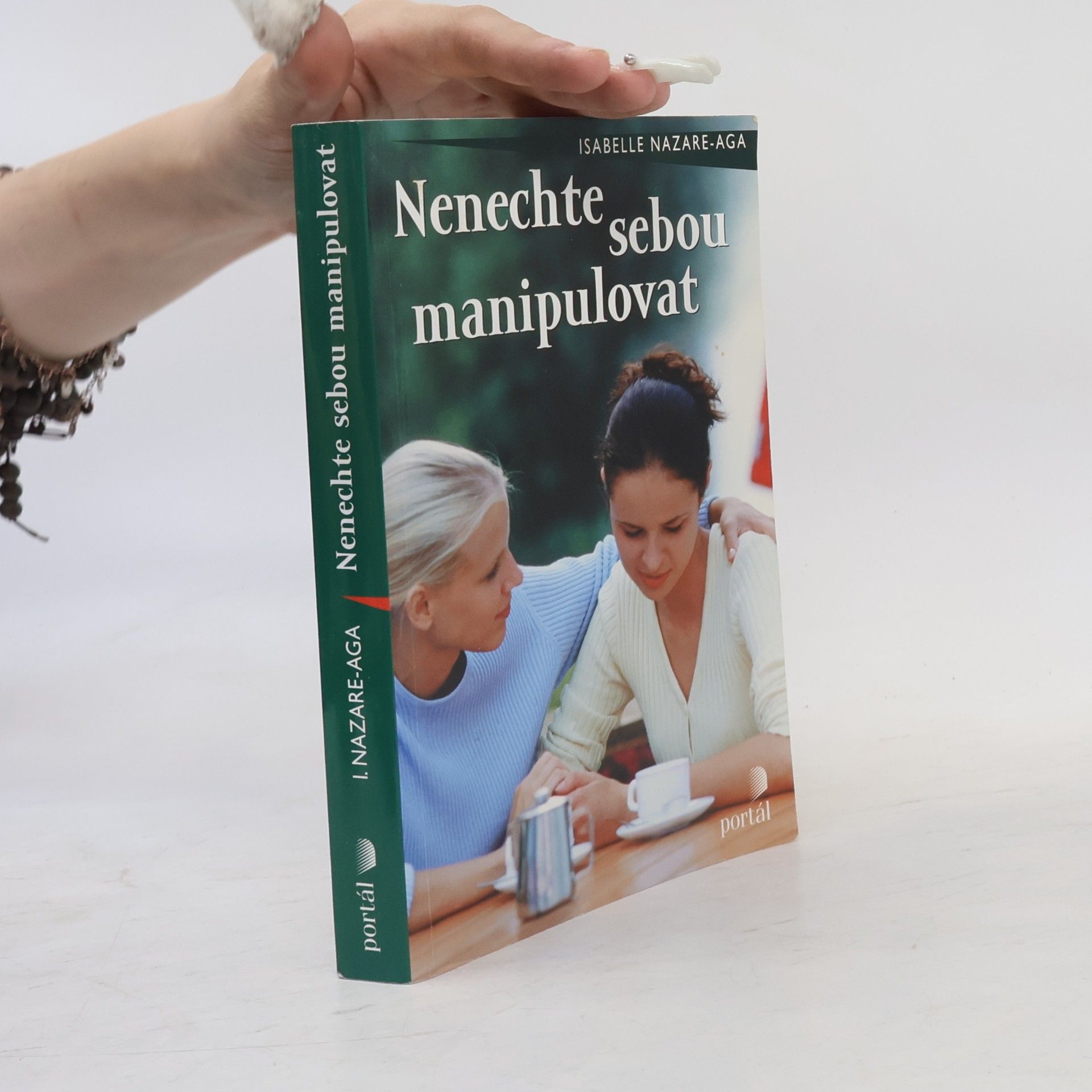 Isabelle Nazare-Aga Nenechte sebou manipulovat