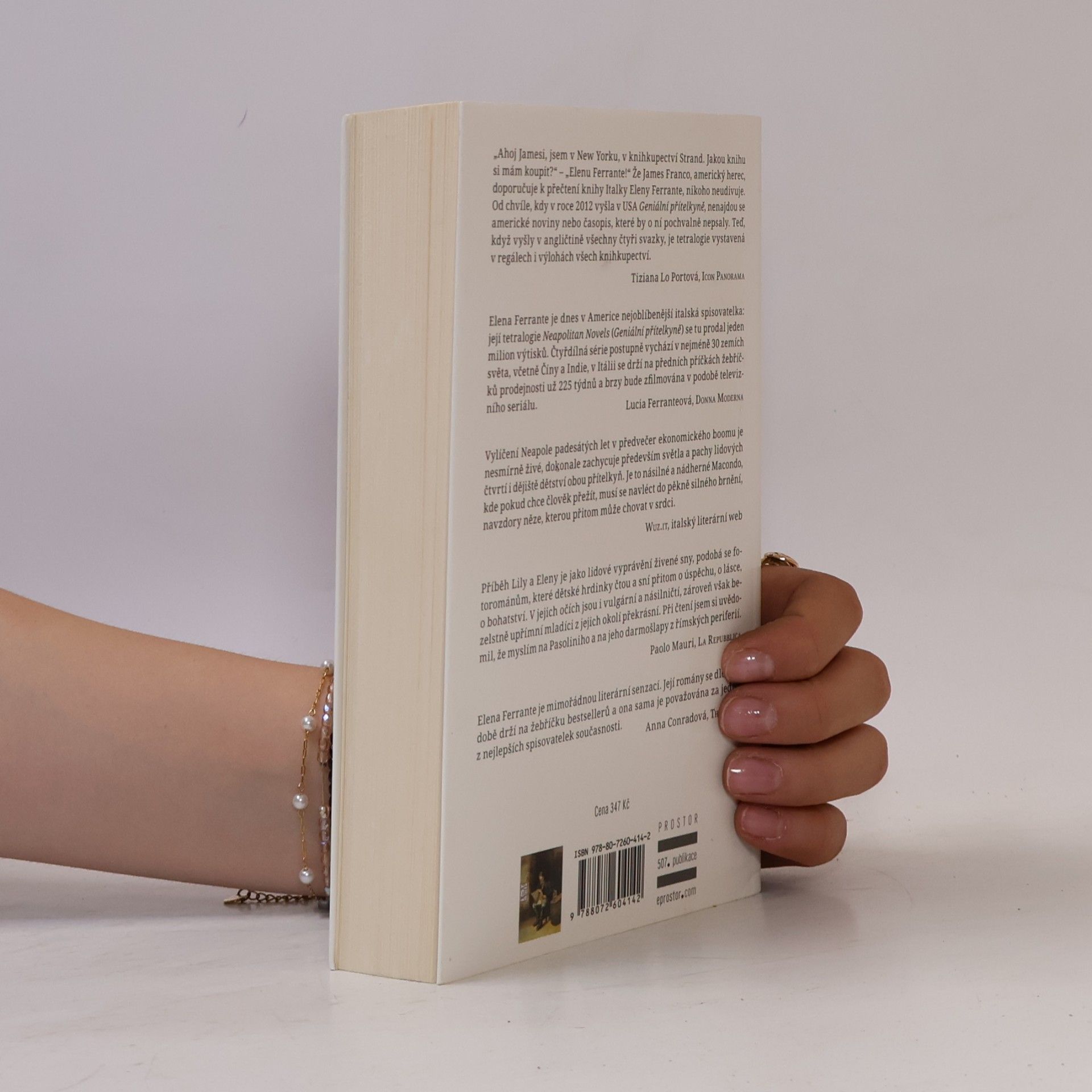 Elena Ferrante Geniální přítelkyně 1. Dětství a dospívání