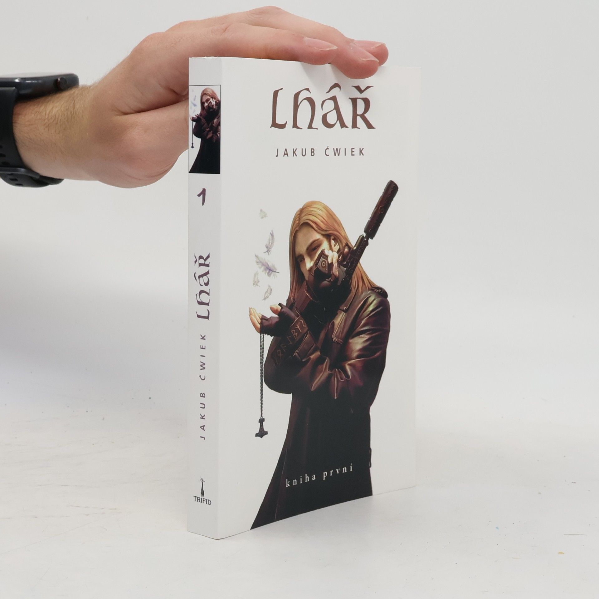 Jakub Ćwiek Lhář. Kniha první