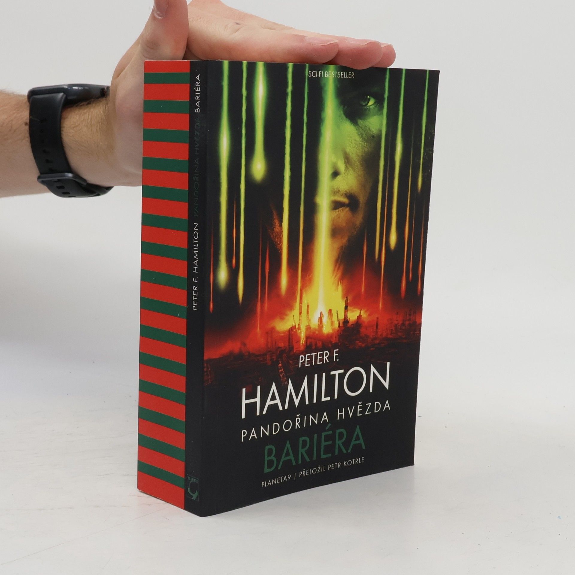 Peter F. Hamilton Sága Společenství 1. Pandořina hvězda - Bariéra